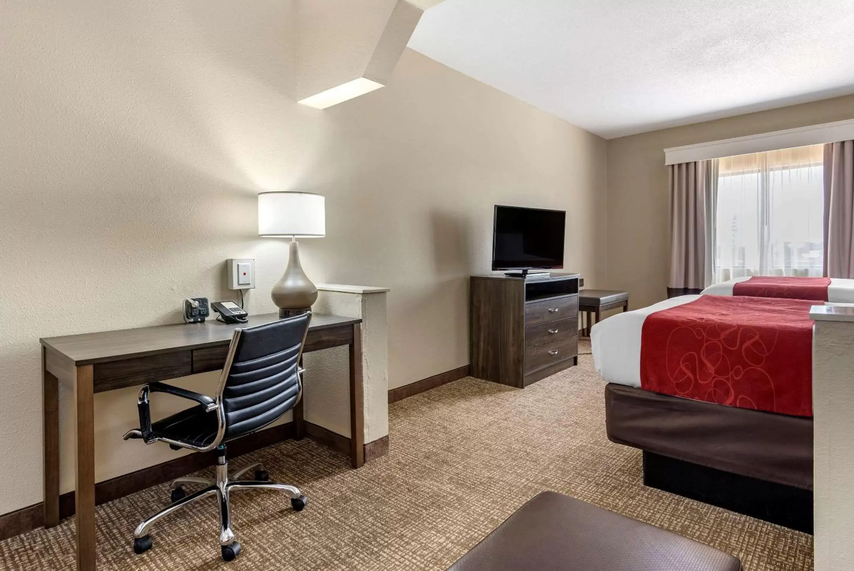 Photo of the whole room, TV/Entertainment Center in Comfort Suites near Robins Air Force Base