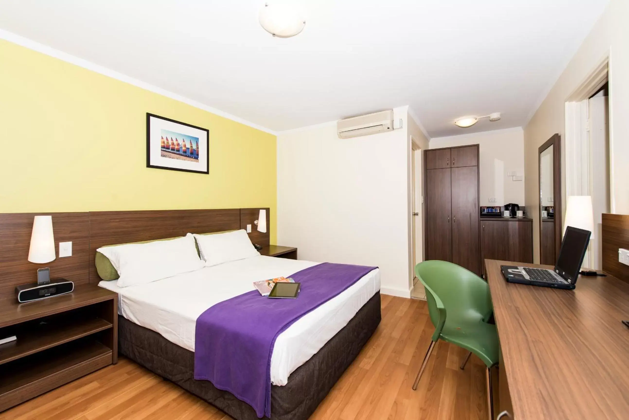 Bedroom, Bed in Ibis Styles Karratha