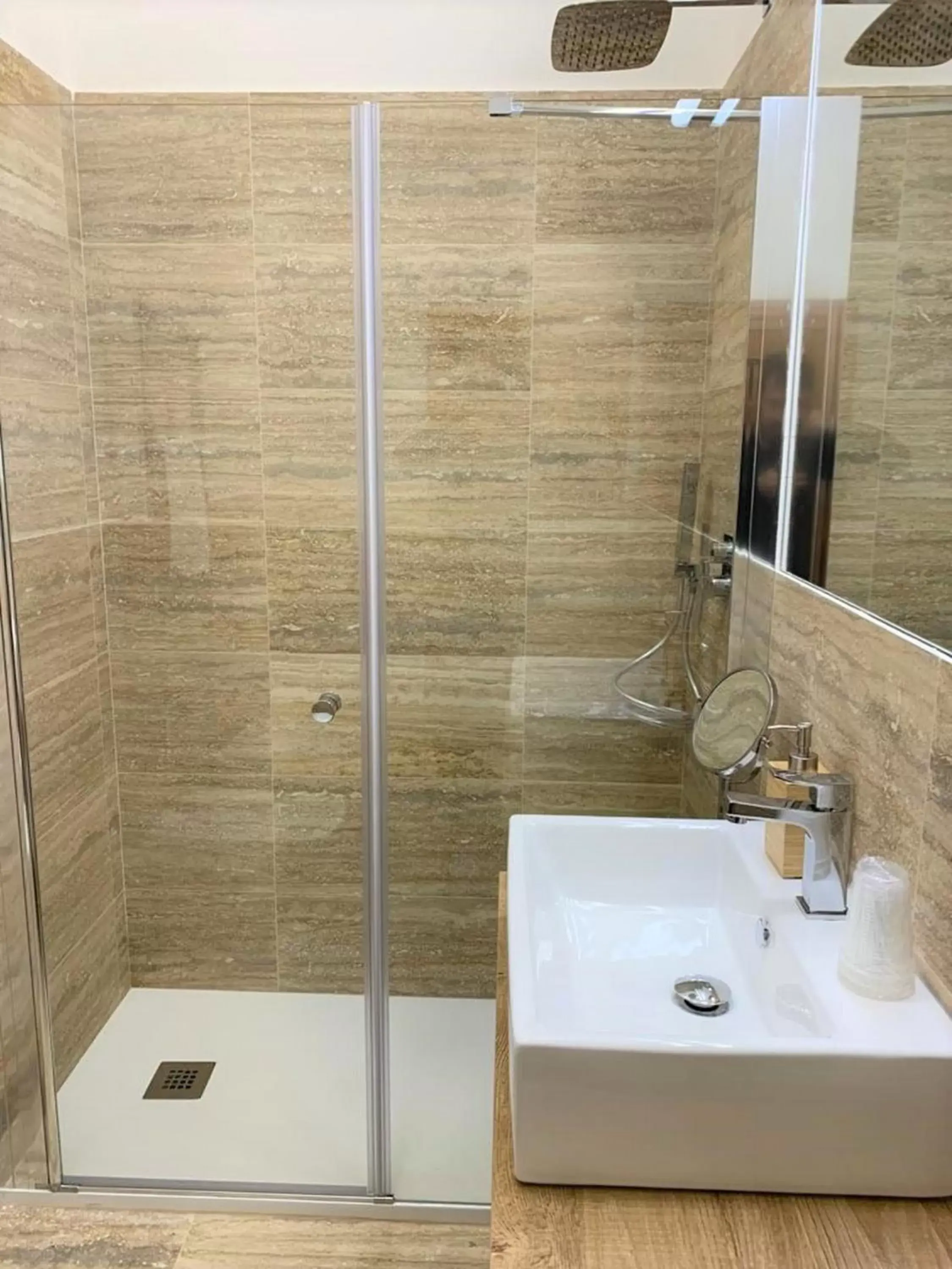 Shower, Bathroom in La Coroncina Lodging