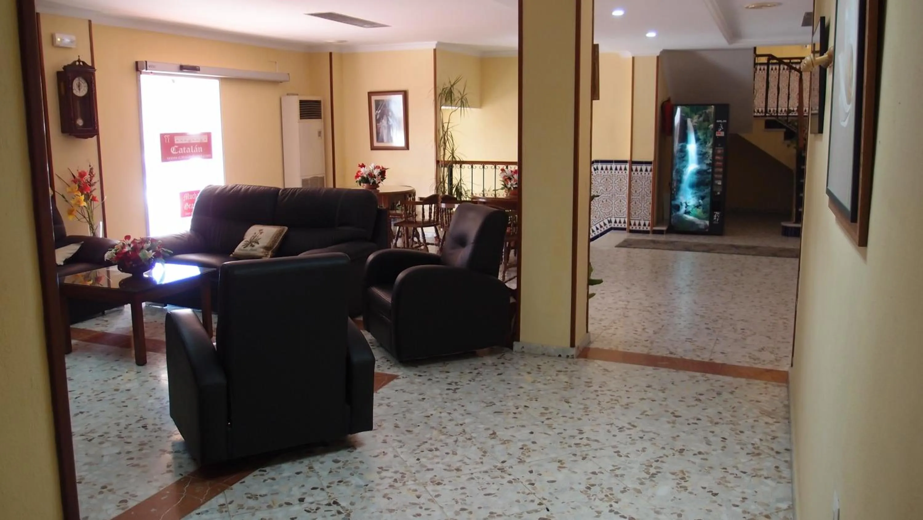 Communal lounge/ TV room in Hotel Catalán Puerto Real