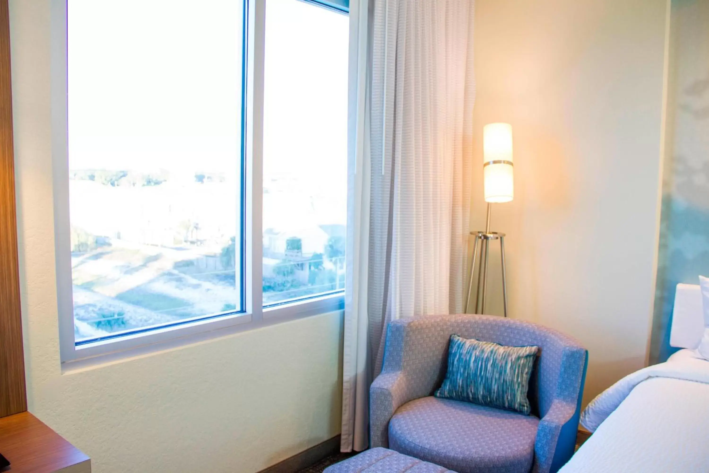 Photo of the whole room, Seating Area in Courtyard by Marriott Fort Walton Beach-West Destin