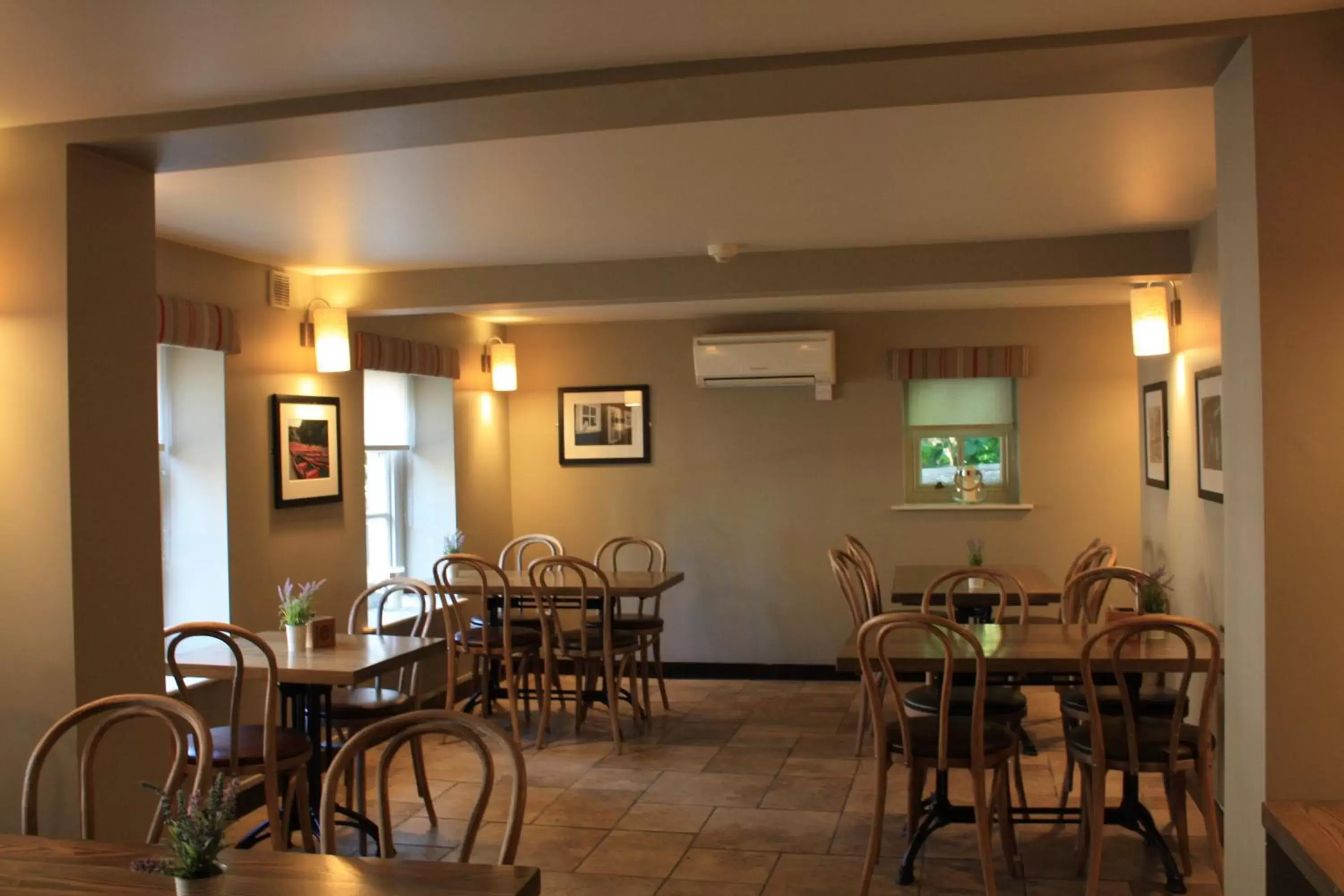 Restaurant/Places to Eat in The Mitre Inn