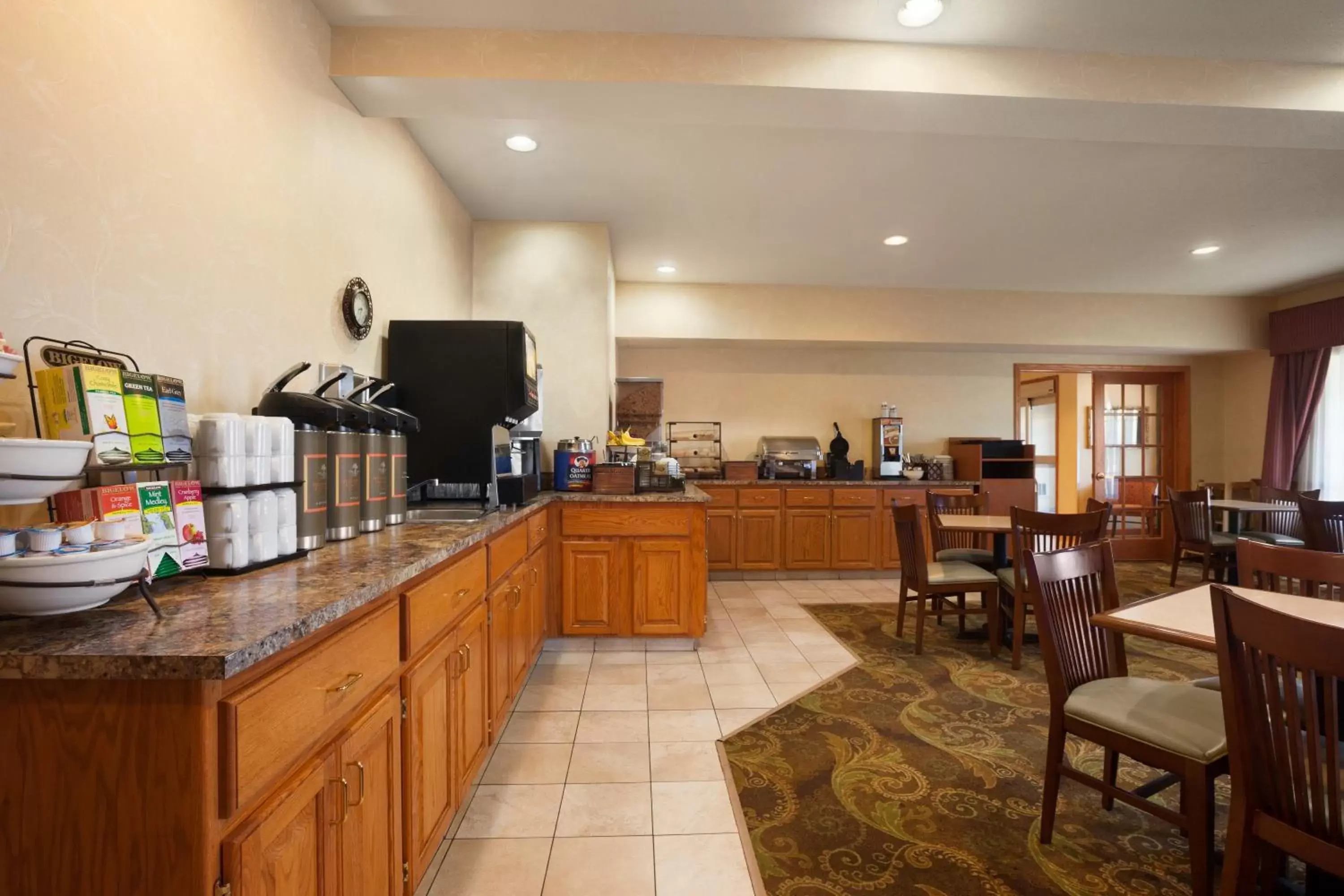 Buffet breakfast, Restaurant/Places to Eat in Country Inn & Suites by Radisson, Albert Lea, MN