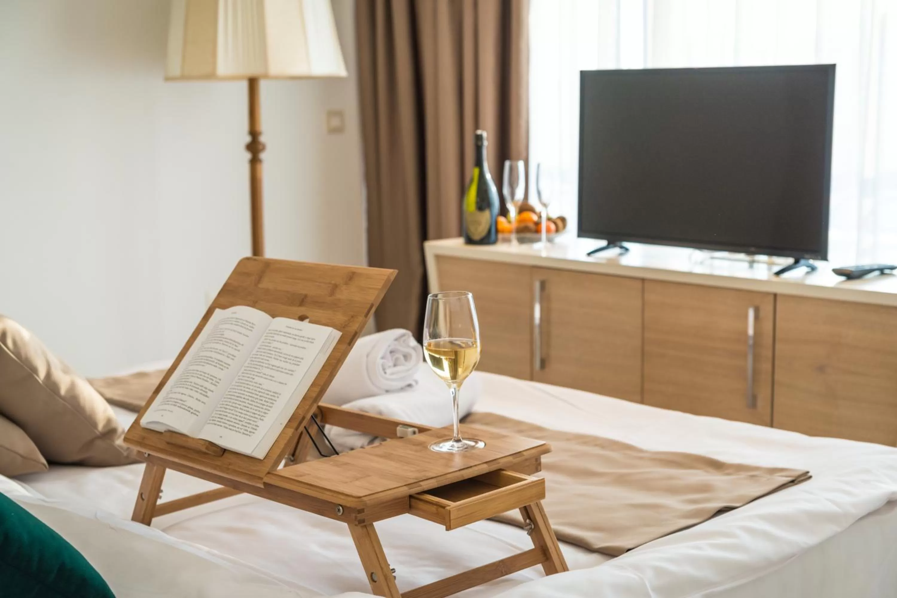 Bedroom in Hotel Kadmo by Aycon