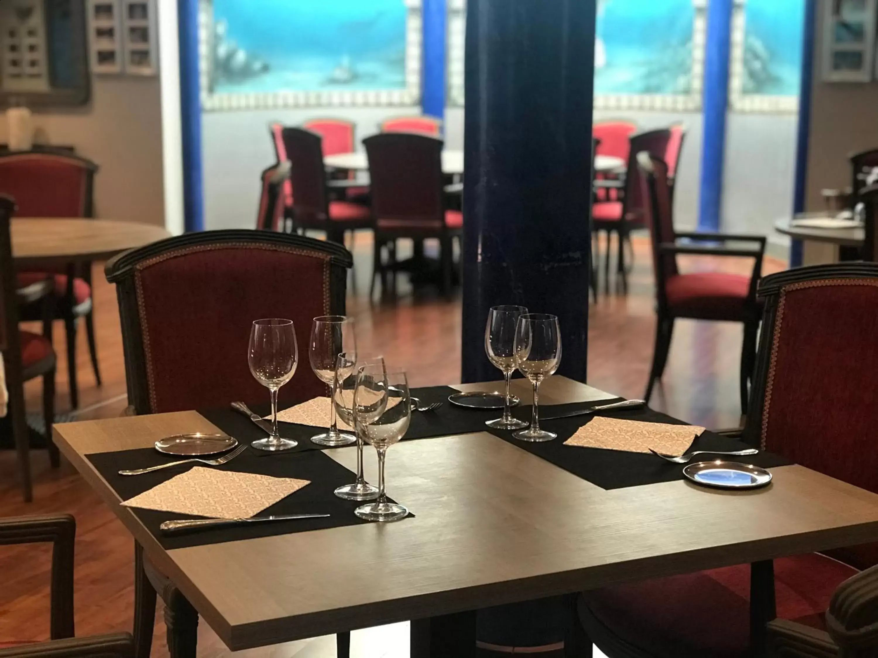 Restaurant/Places to Eat in Hotel Palacio del Mar