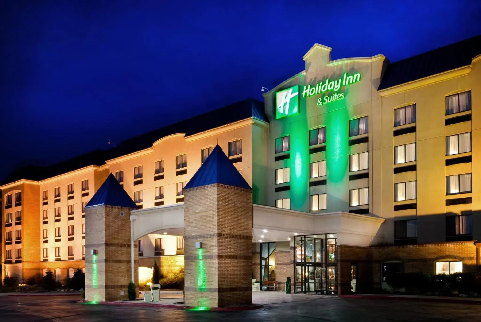 Property building in Holiday Inn Hotel & Suites Council Bluffs by IHG Property building in Holiday Inn Hotel & Suites Council Bluffs by IHG