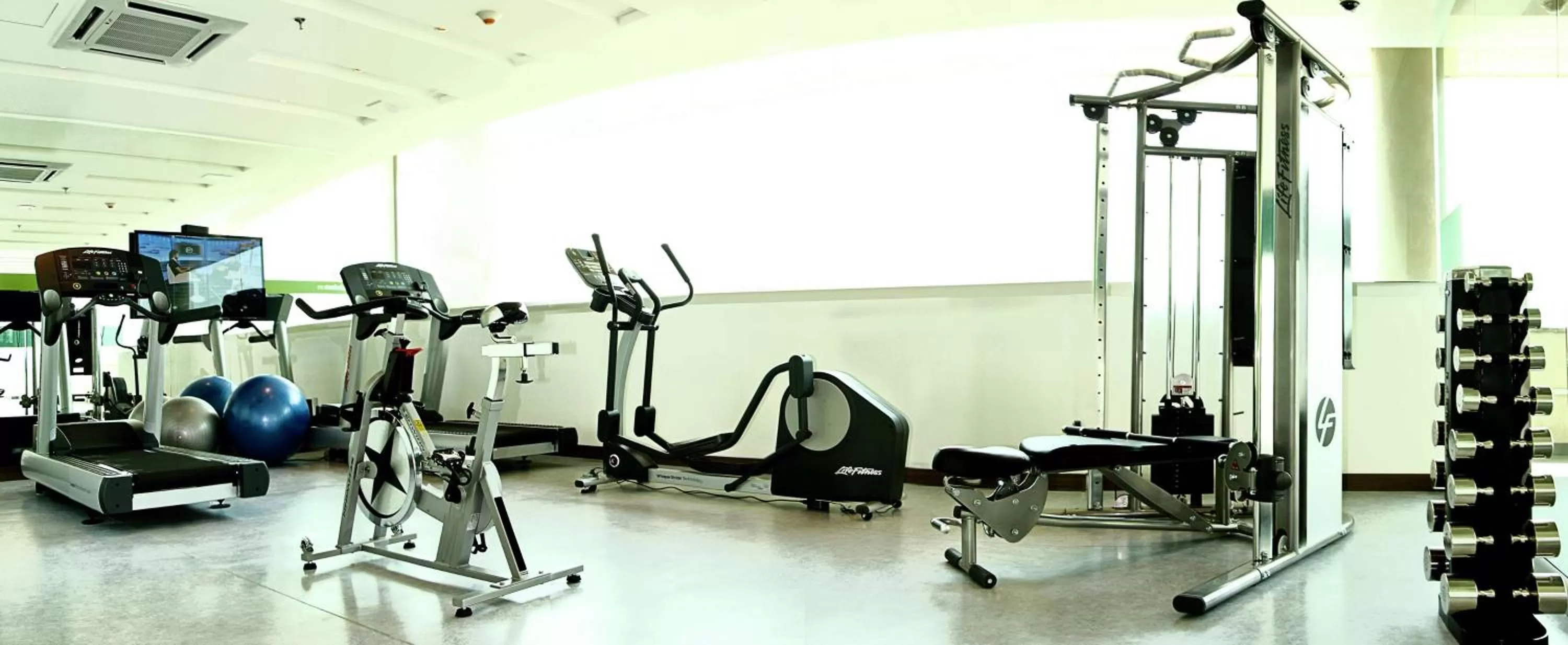 Fitness centre/facilities in Hampton by Hilton Barranquilla
