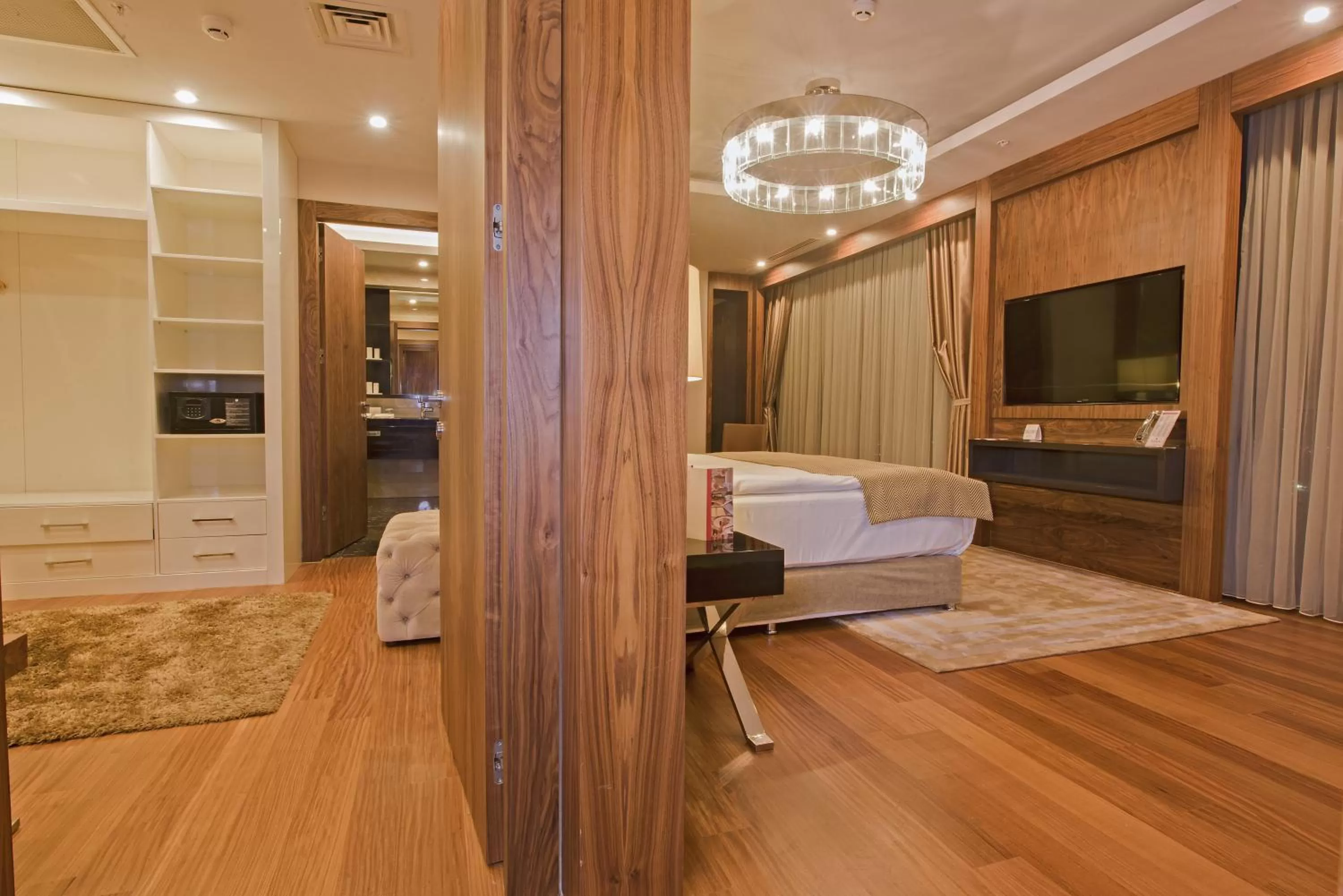 Bathroom, Bed in Ramada Plaza By Wyndham Konya