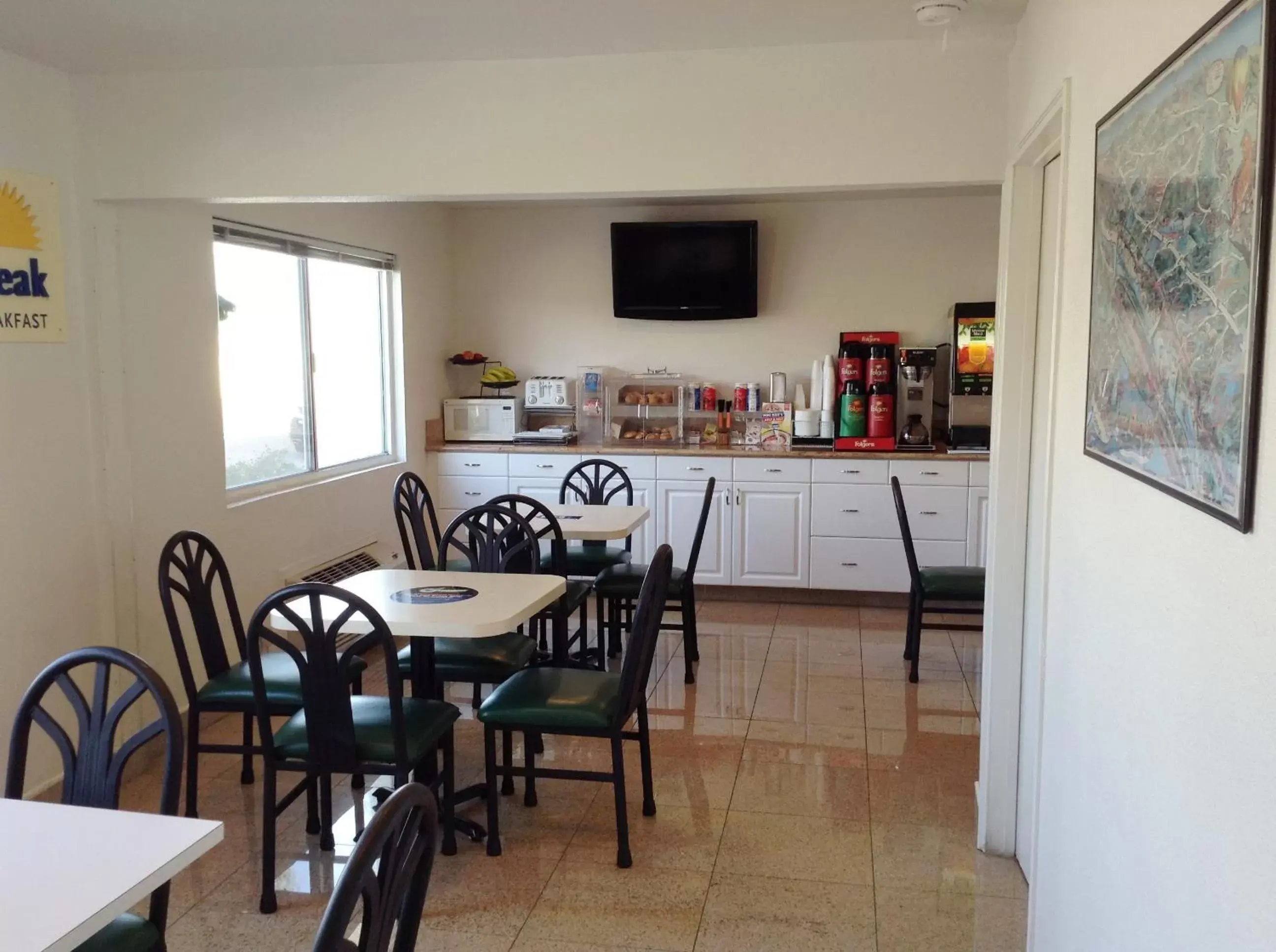 Restaurant/places to eat, Kitchen/Kitchenette in Days Inn by Wyndham Oceanside