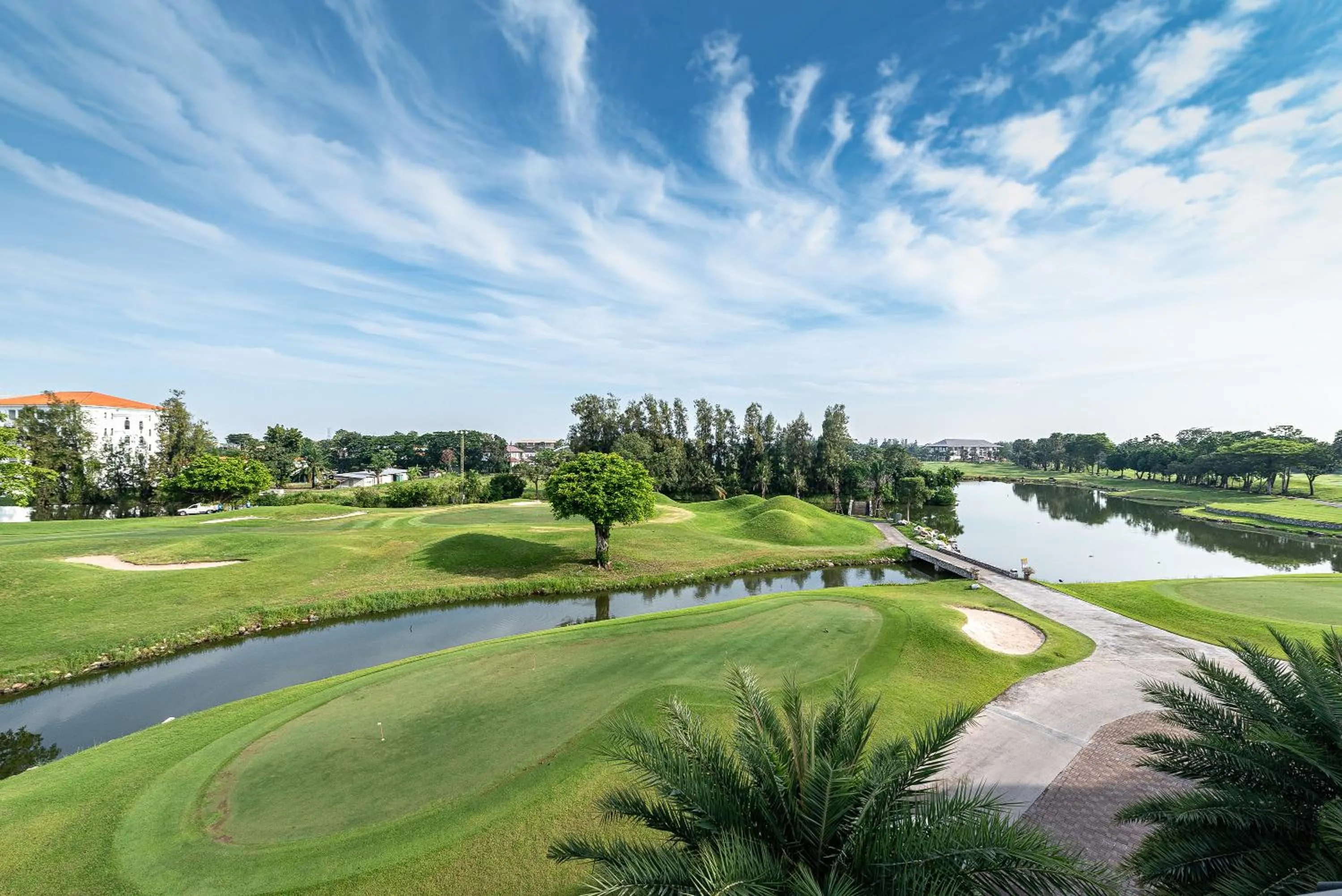 Day in Summit Windmill Golf Suite Hotel at Suvarnabhumi