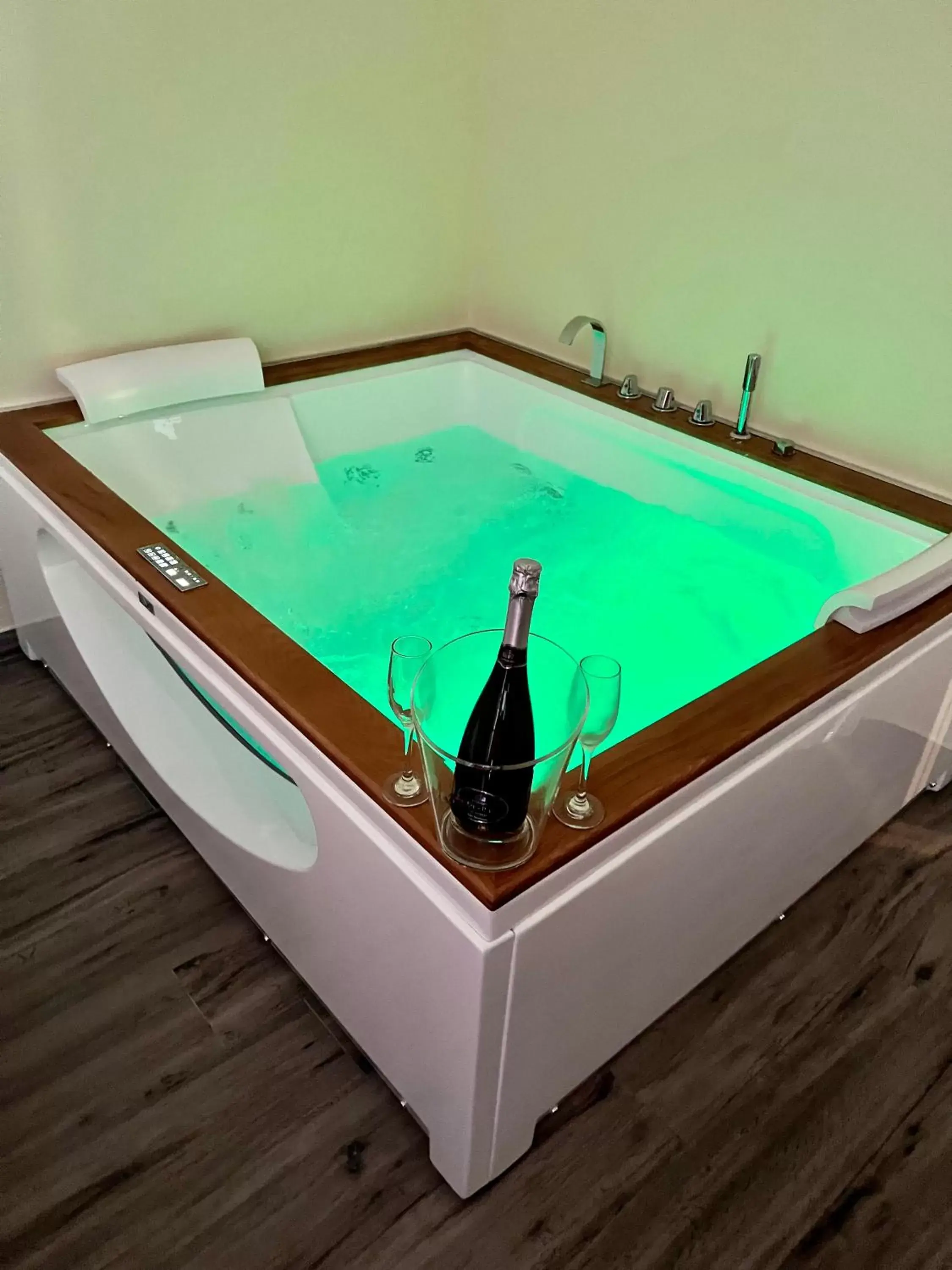 Hot Tub in Duca di Uzeda Bed & Breakfast Luxury and Style