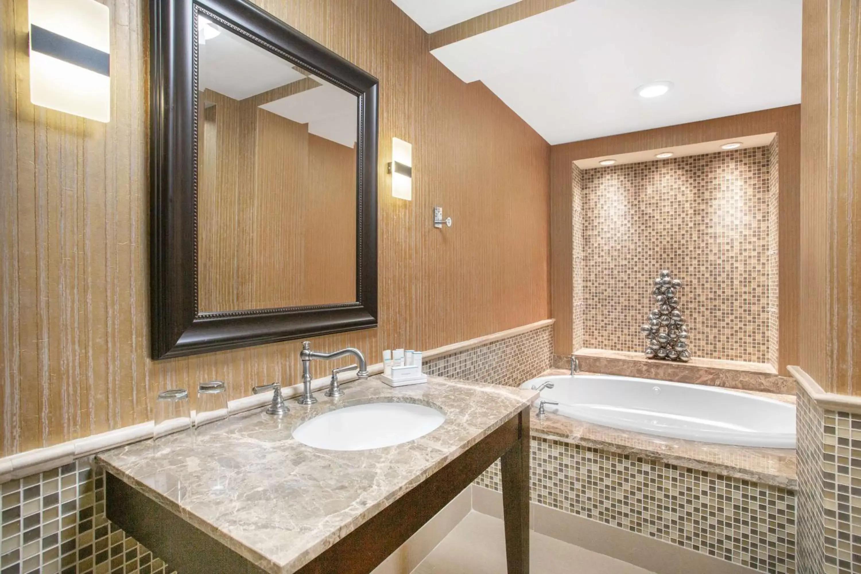 Bathroom in Hilton Garden Inn Palm Beach Gardens