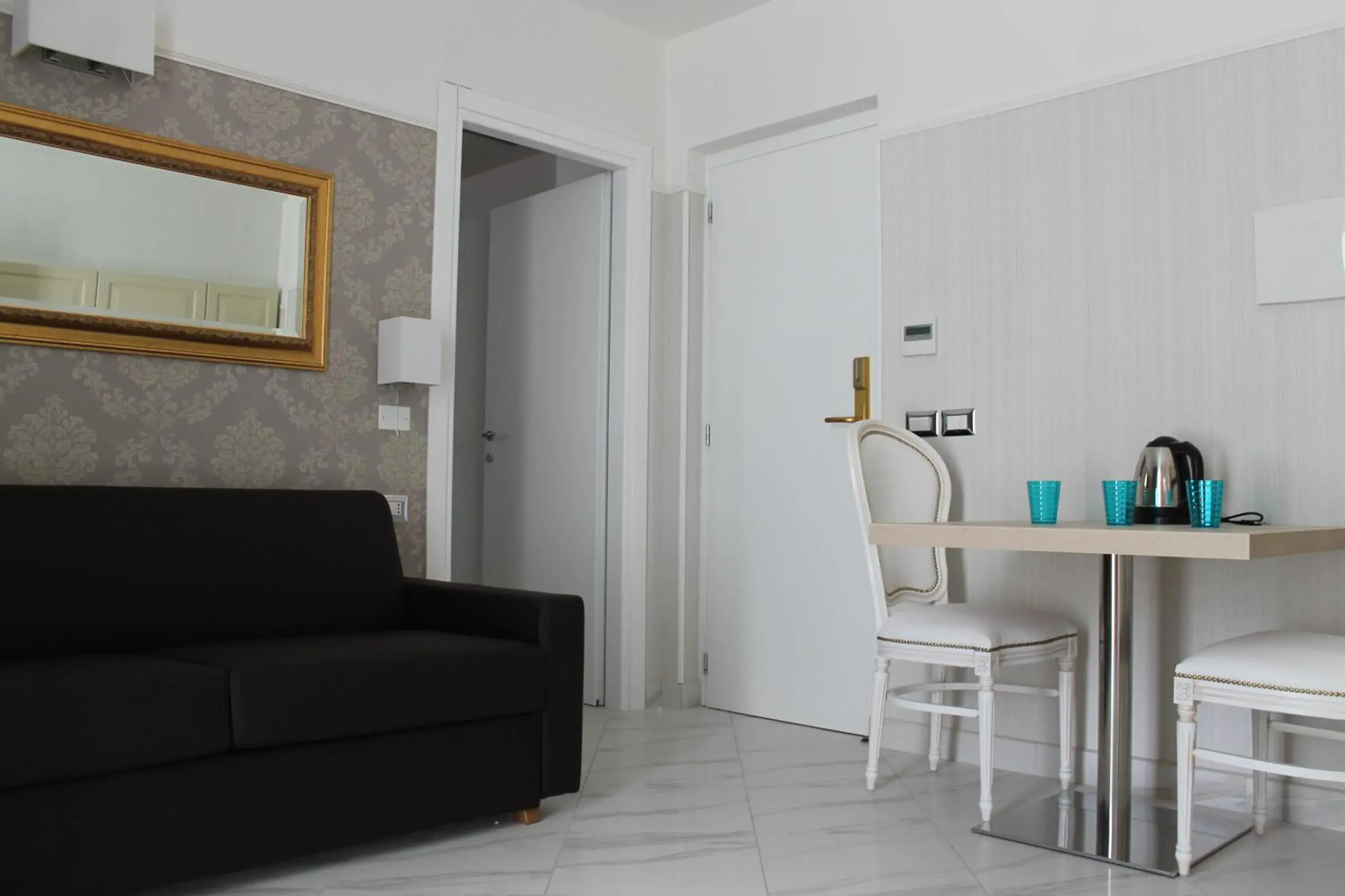 Shower, Seating Area in Hotel Residence Villa Del Mare