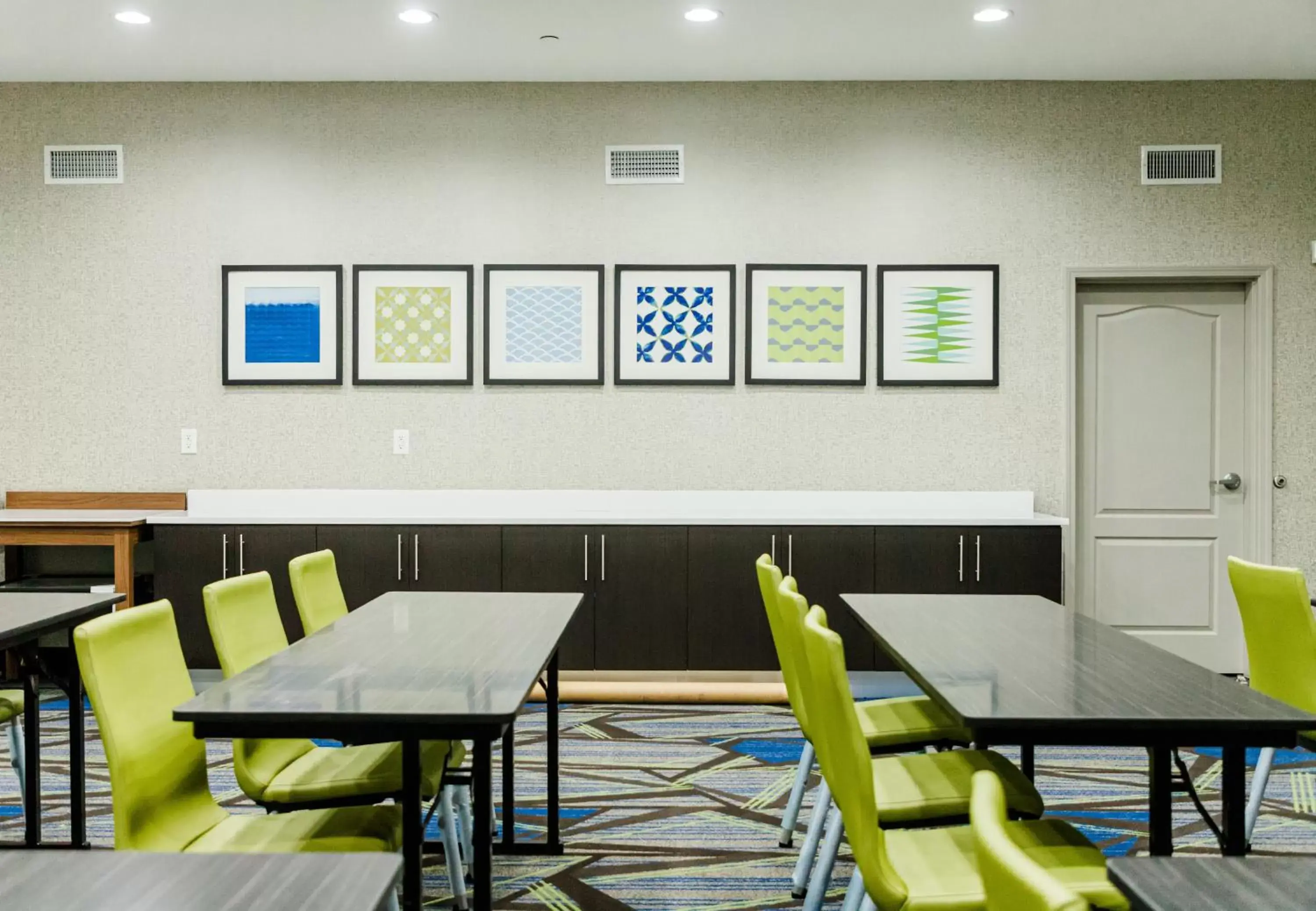 Meeting/conference room, Restaurant/Places to Eat in Holiday Inn Express Hotel & Suites Greenville, an IHG Hotel