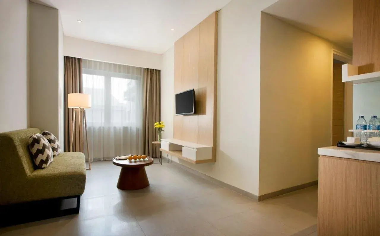 Living room, TV/Entertainment Center in Hotel Santika Mega City - Bekasi