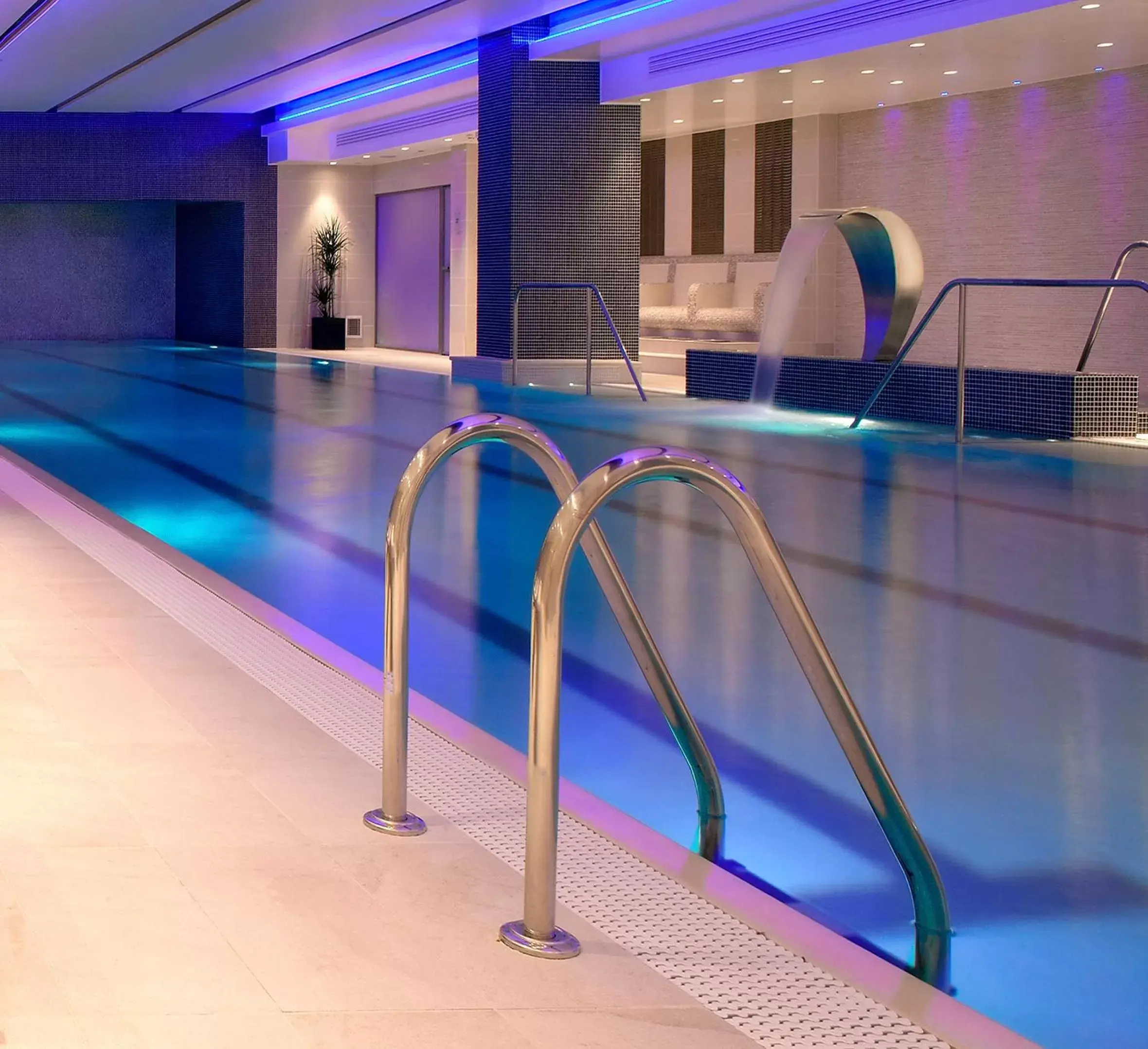 Swimming pool in Leonardo Royal London Tower Bridge Swimming pool in Leonardo Royal London Tower Bridge
