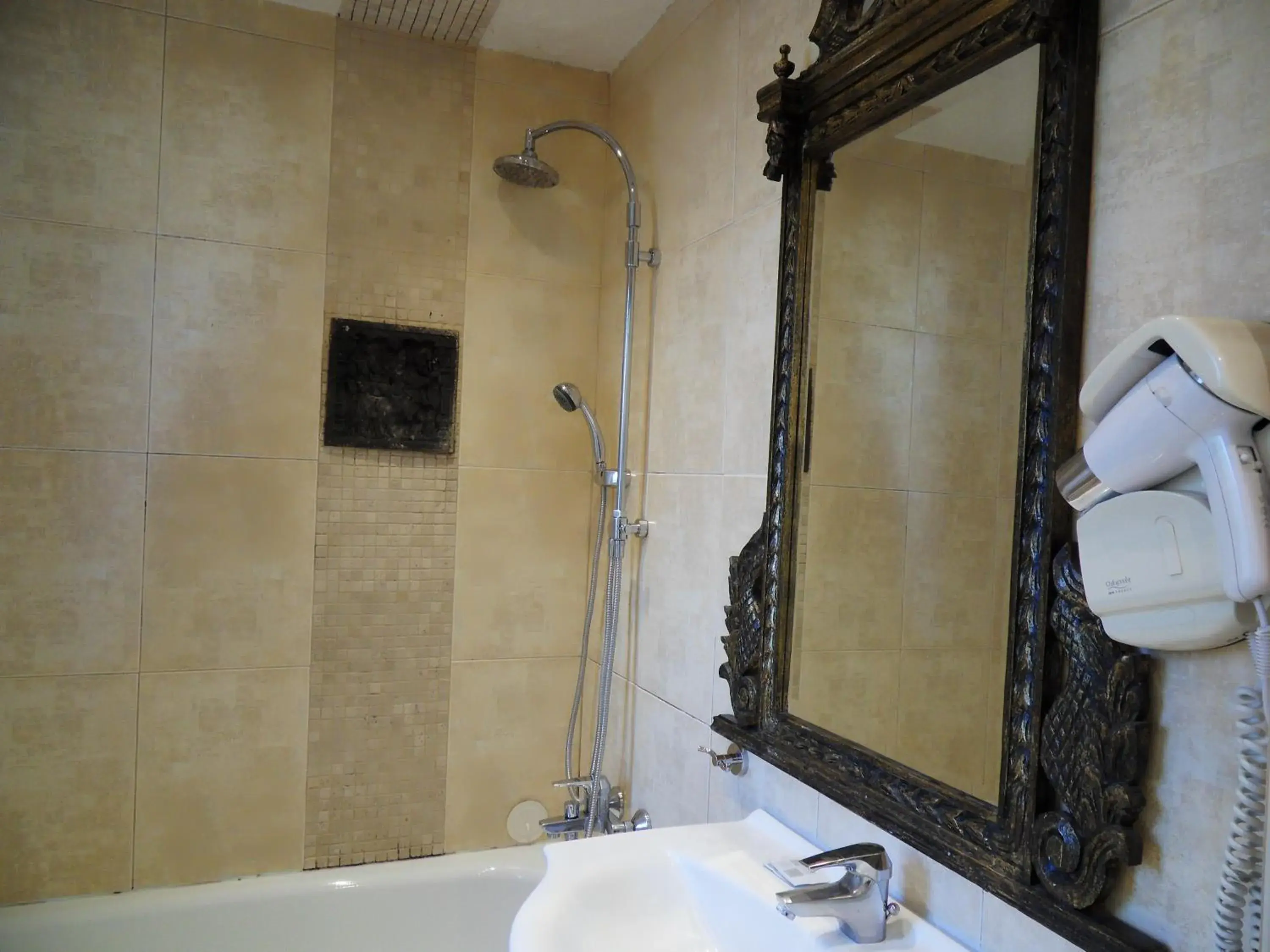 Bathroom in Camelia Prestige - Place de la Nation