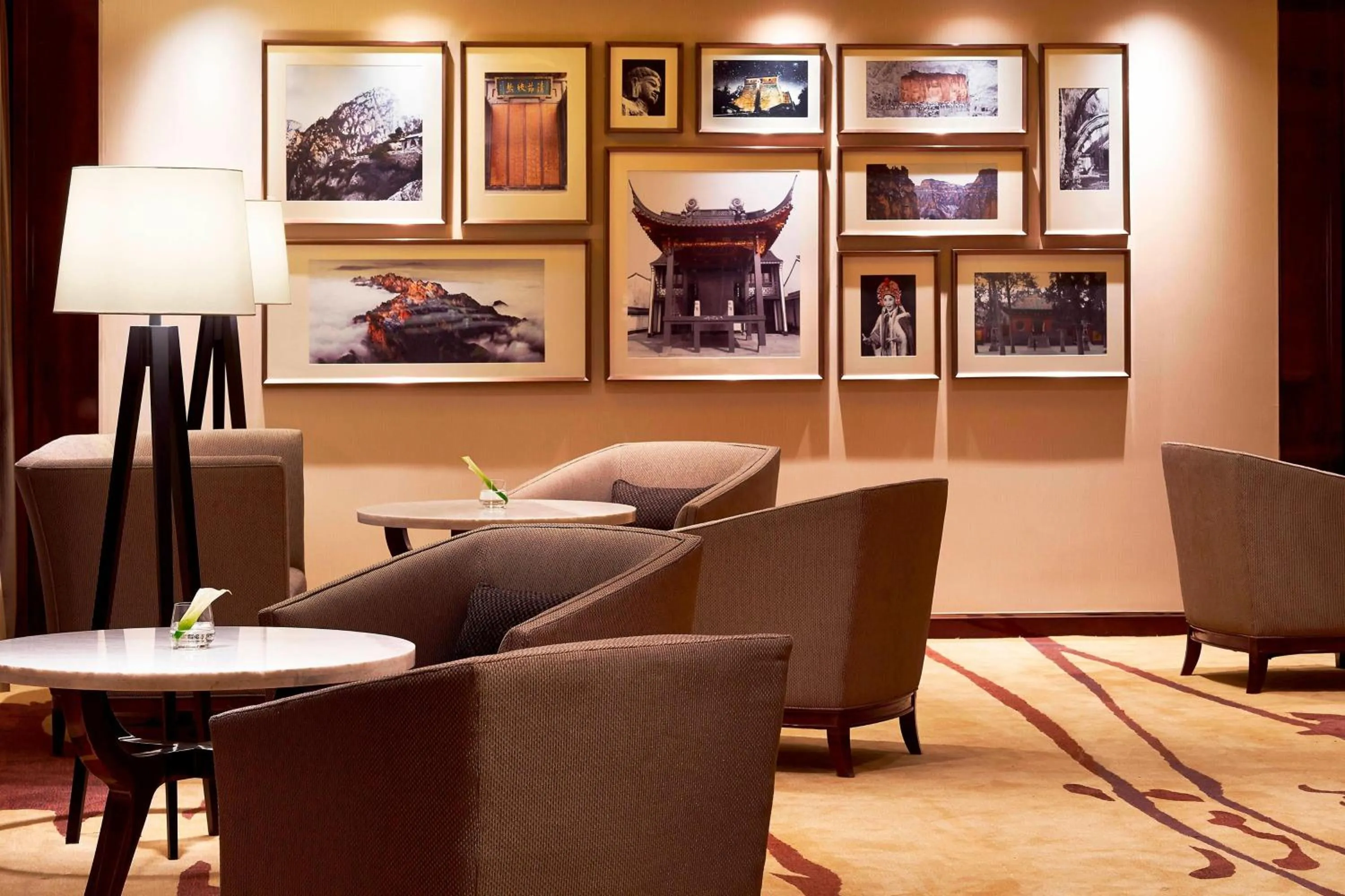 Lounge or bar in Sheraton Grand Zhengzhou Hotel