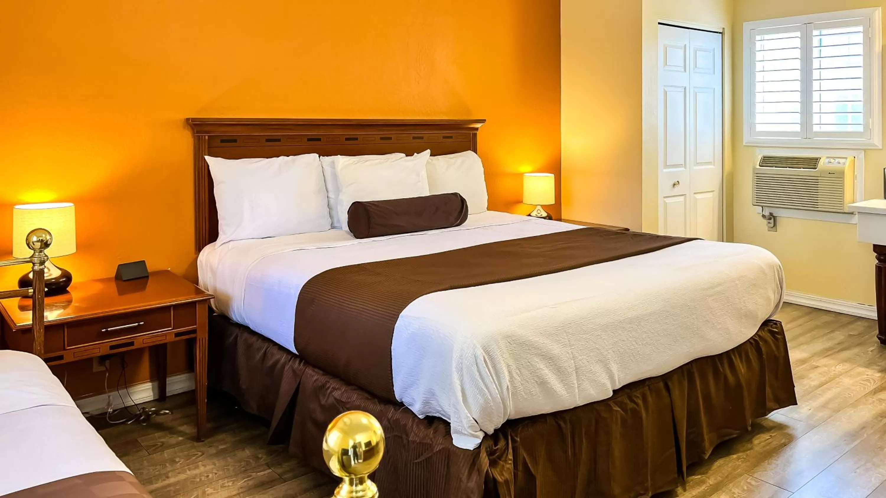 View (from property/room), Bed in The Old West Inn