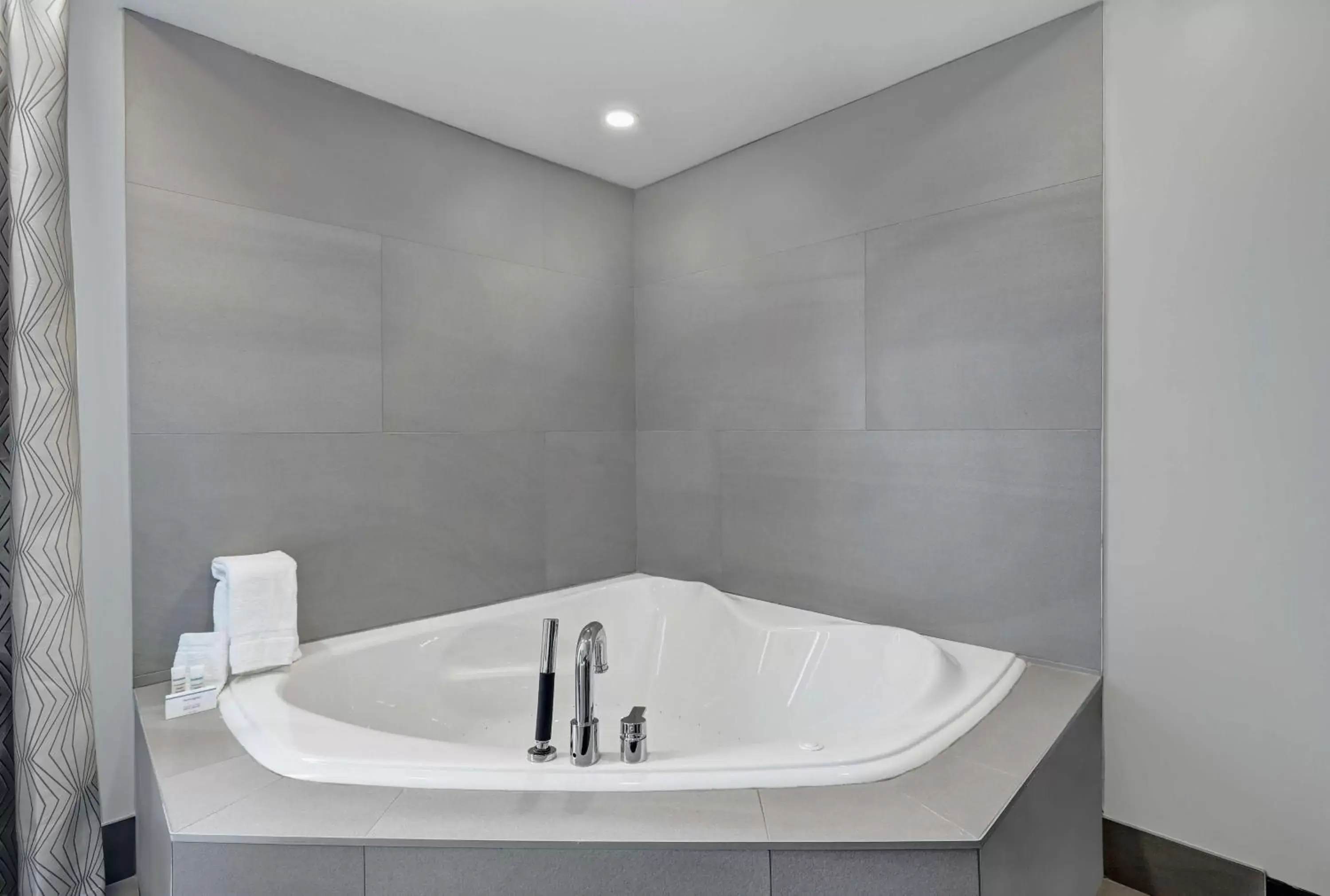 Bathroom in Homewood Suites by Hilton London Ontario