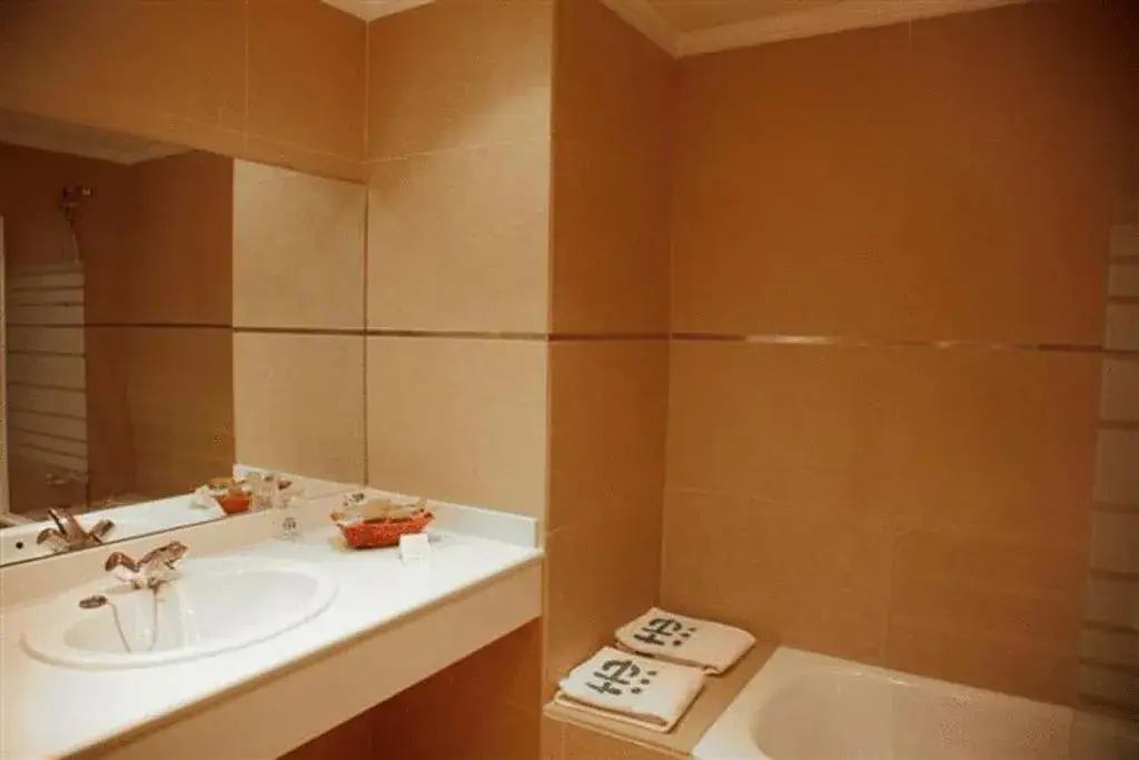 Bathroom in Ejido Hotel