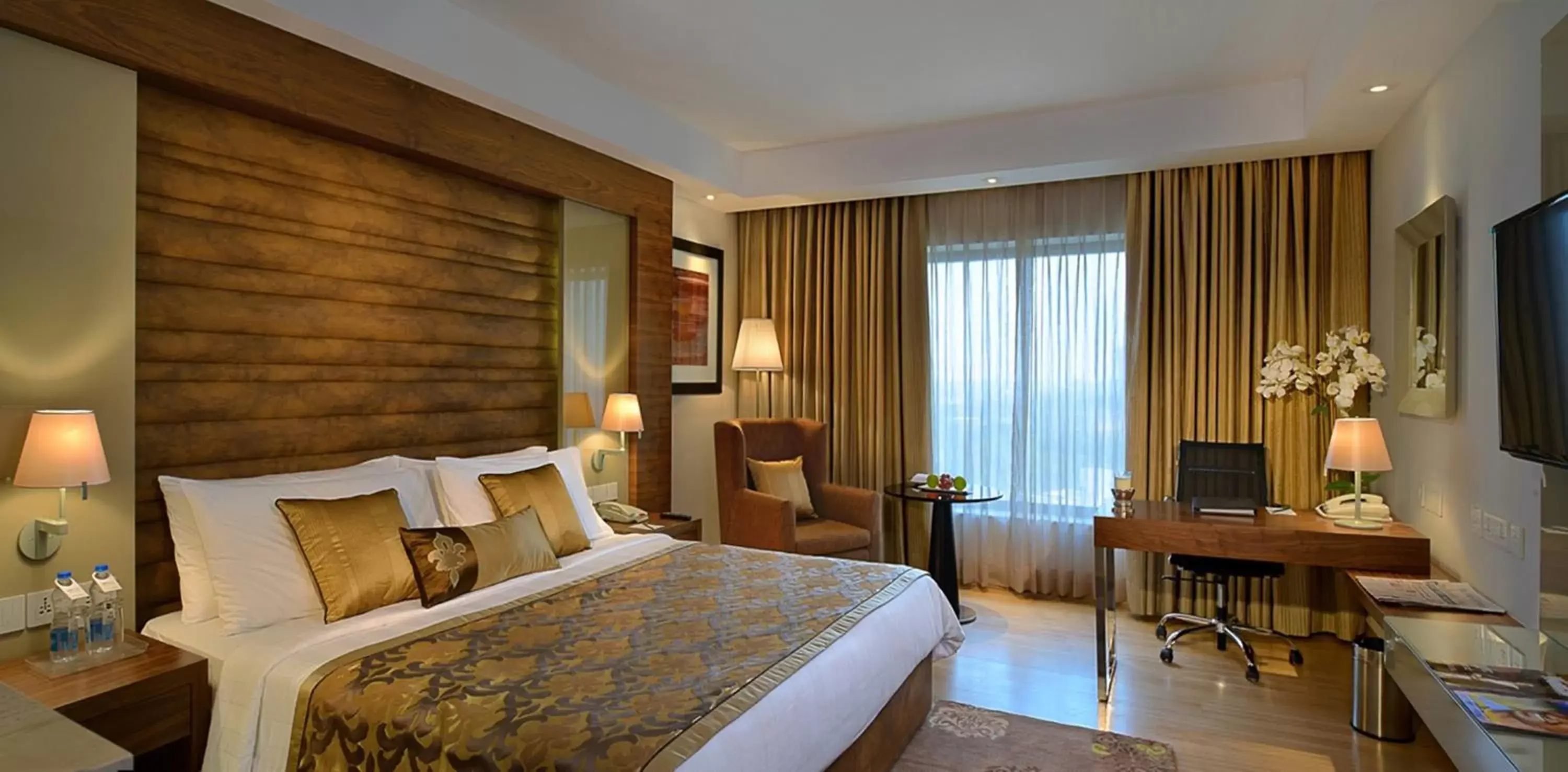 Shower, Bed in Fortune District Centre, Ghaziabad - Member ITC's Hotel Group