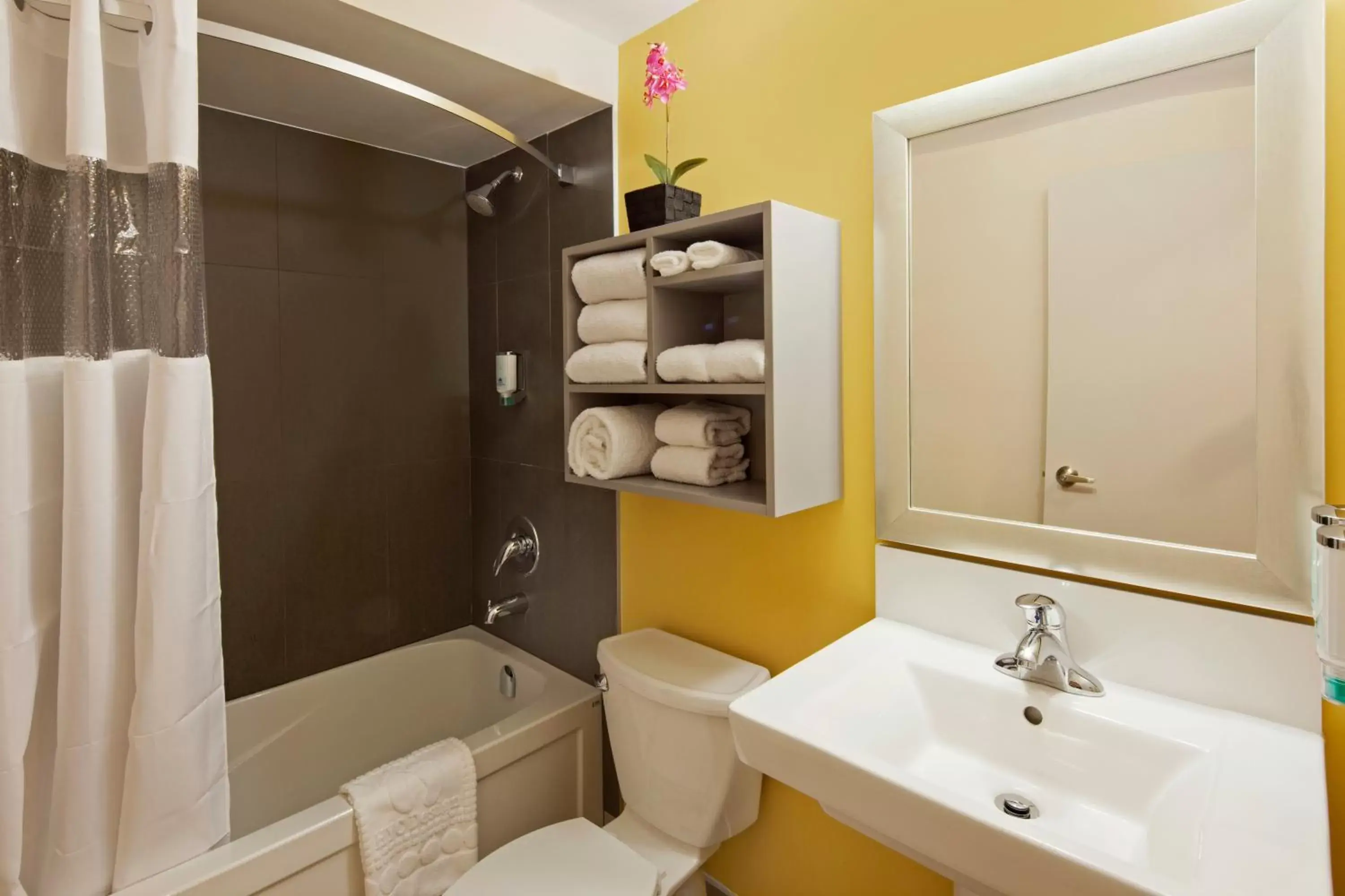 Decorative detail, Bathroom in Canadas Best Value Inn - Toronto