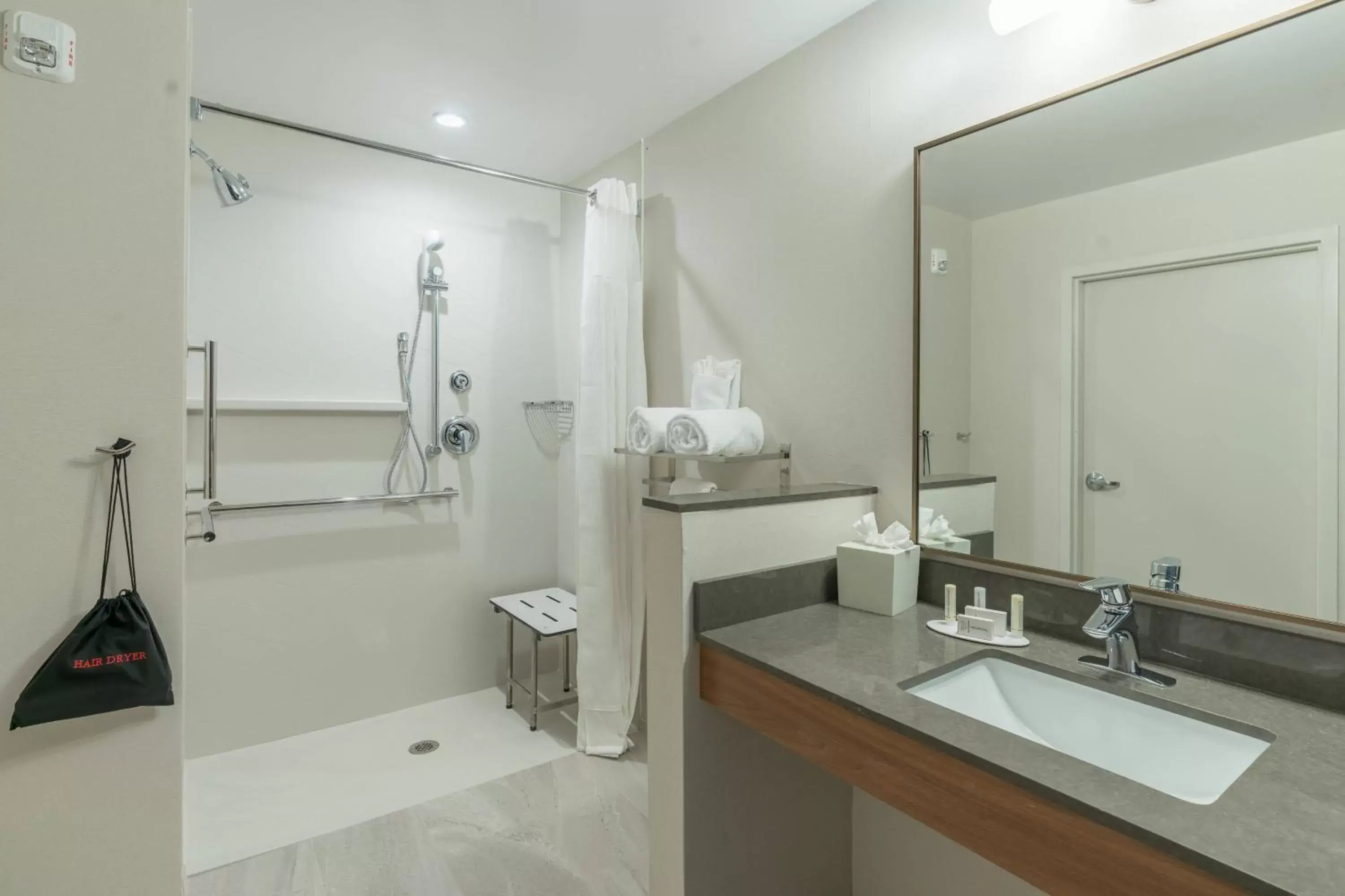 Bathroom in Fairfield Inn & Suites by Marriott Gainesville I-75