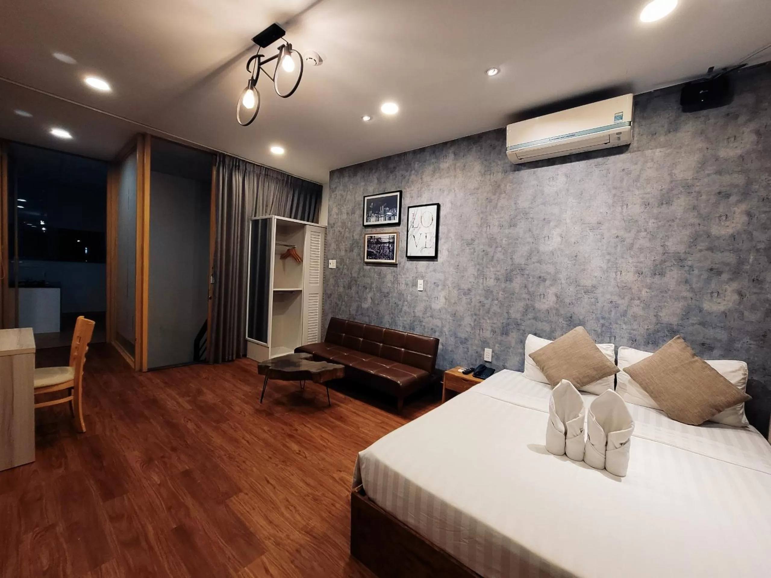 Photo of the whole room, Bed in Cactusland Boutique Hotel