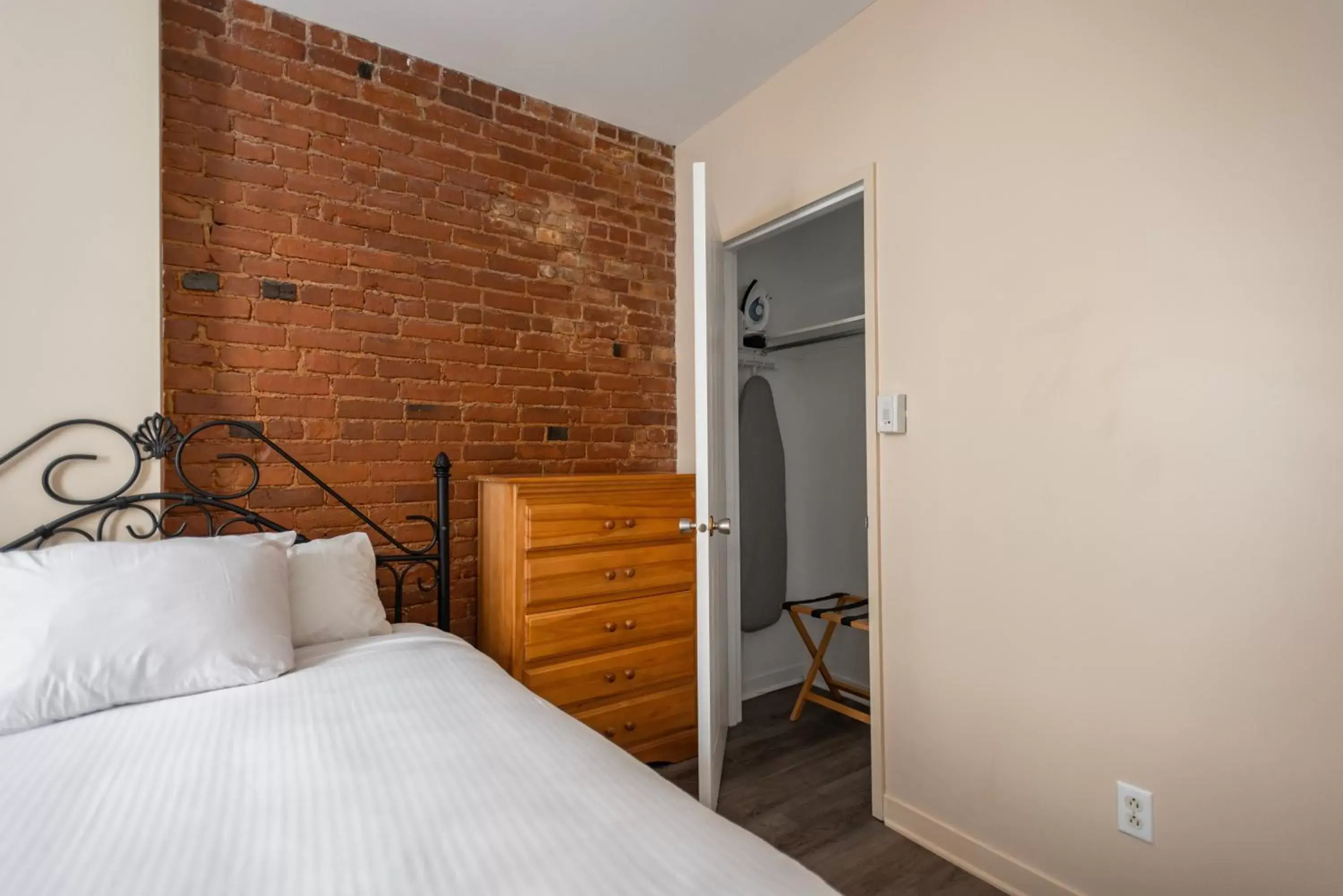 Bedroom, Bed in Hotel le Roberval Bedroom, Bed in Hotel le Roberval