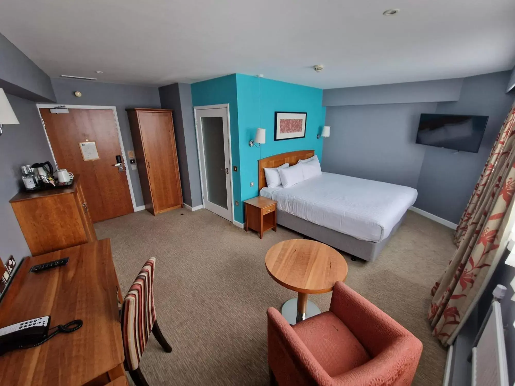 Double Room with Walk-In Shower - Mobility Accessible/Non-Smoking in Birmingham Strathallan Hotel, BW Signature Collection Double Room with Walk-In Shower - Mobility Accessible/Non-Smoking in Birmingham Strathallan Hotel, BW Signature Collection