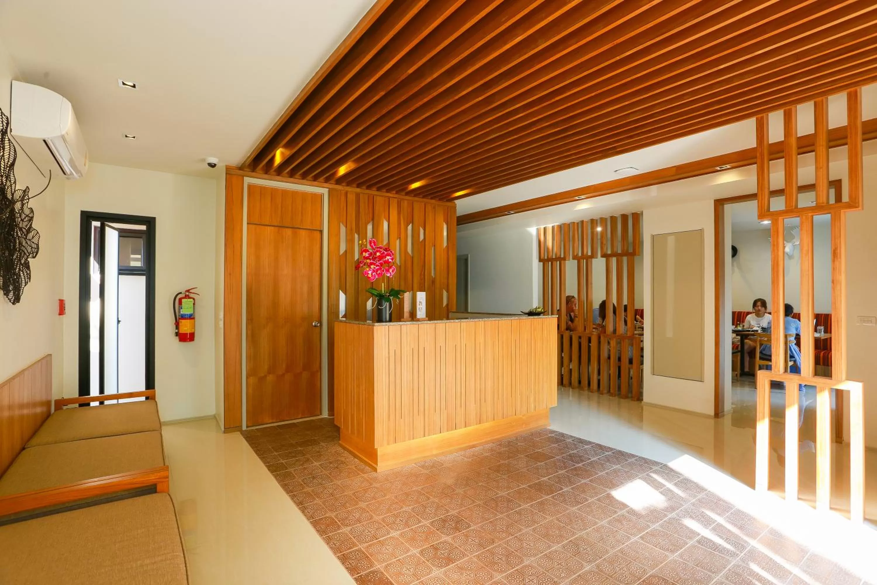 Restaurant/places to eat in Lanna Thaphae Hotel