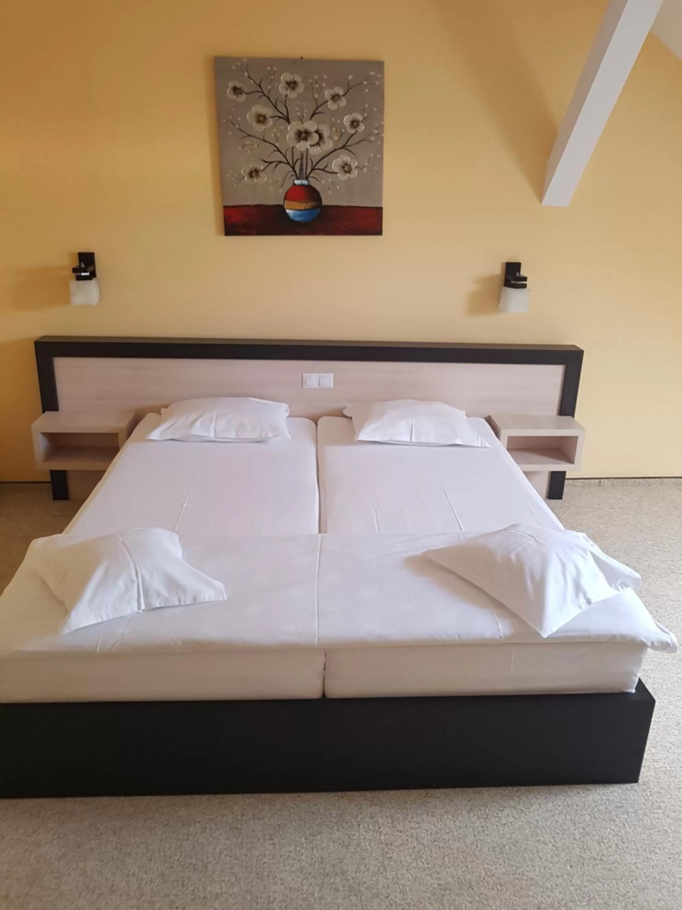 Photo of the whole room, Bed in Hotel Edelweiss