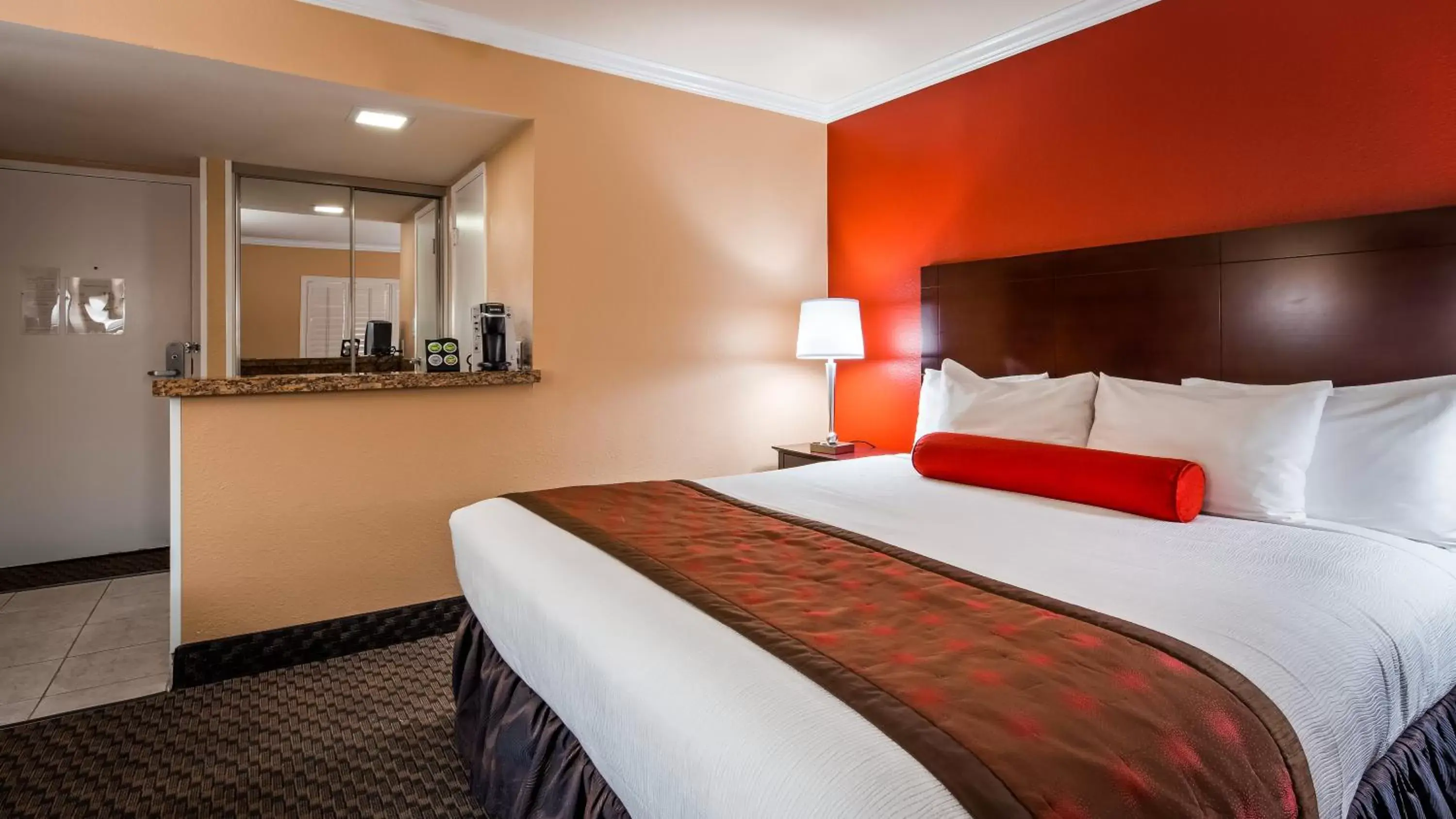 Bedroom, Bed in Best Western Plus Casino Royale - Center Strip