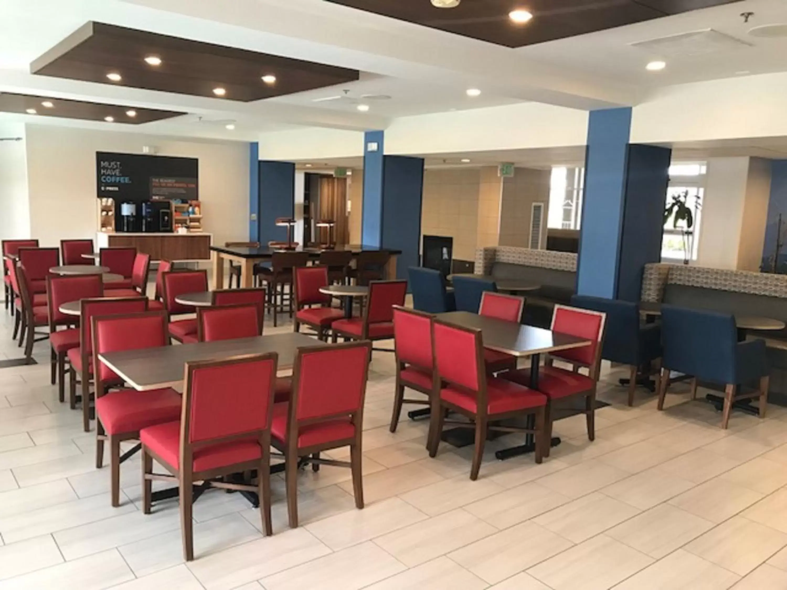 Breakfast, Restaurant/Places to Eat in Holiday Inn Express & Suites Tracy, an IHG Hotel