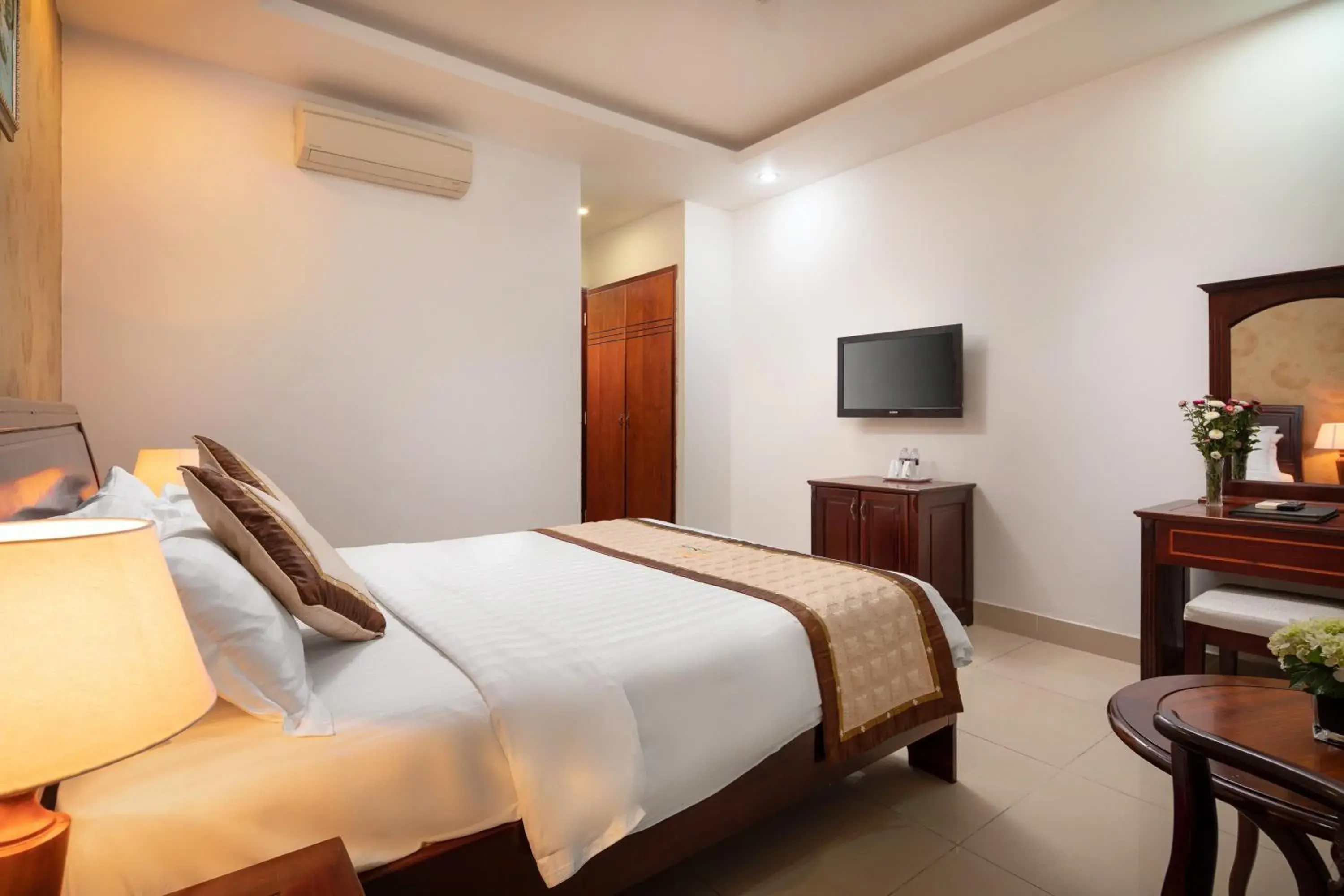 Photo of the whole room, Bed in Corvin Hotel Photo of the whole room, Bed in Corvin Hotel