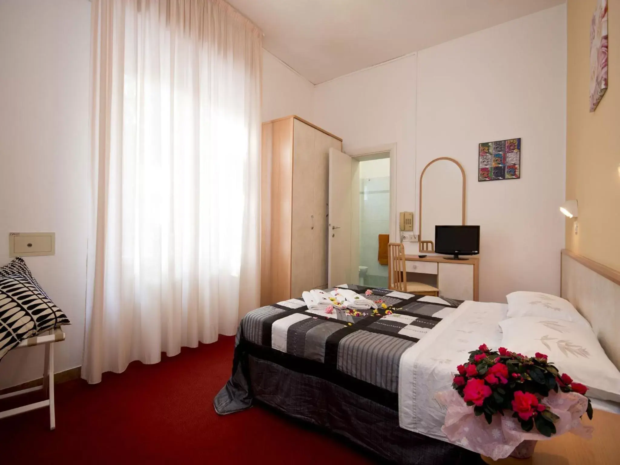 Photo of the whole room, Bed in Villa Silvie Rose