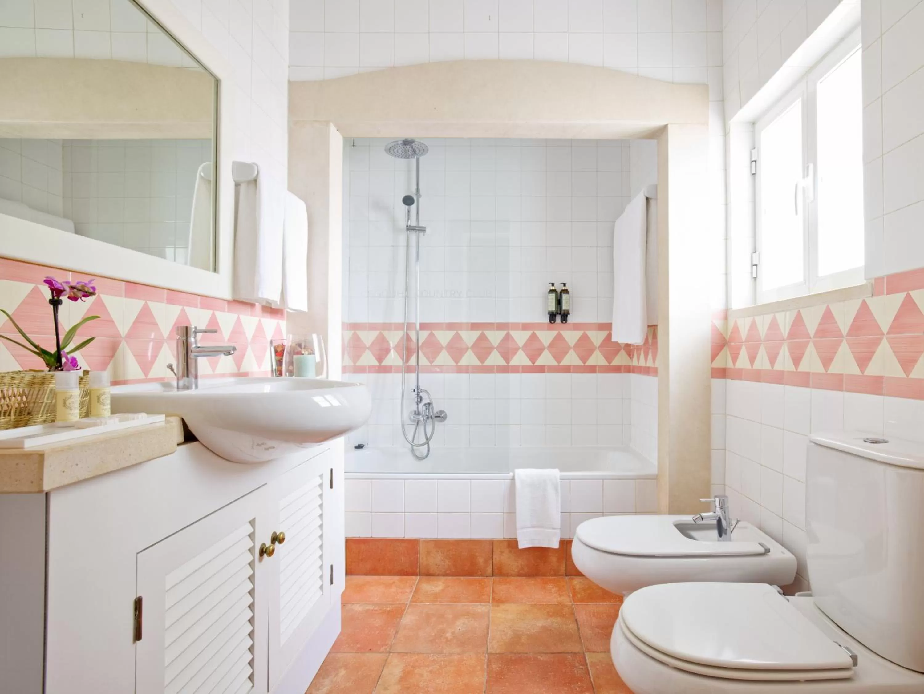 Bathroom in Cegonha Country Club