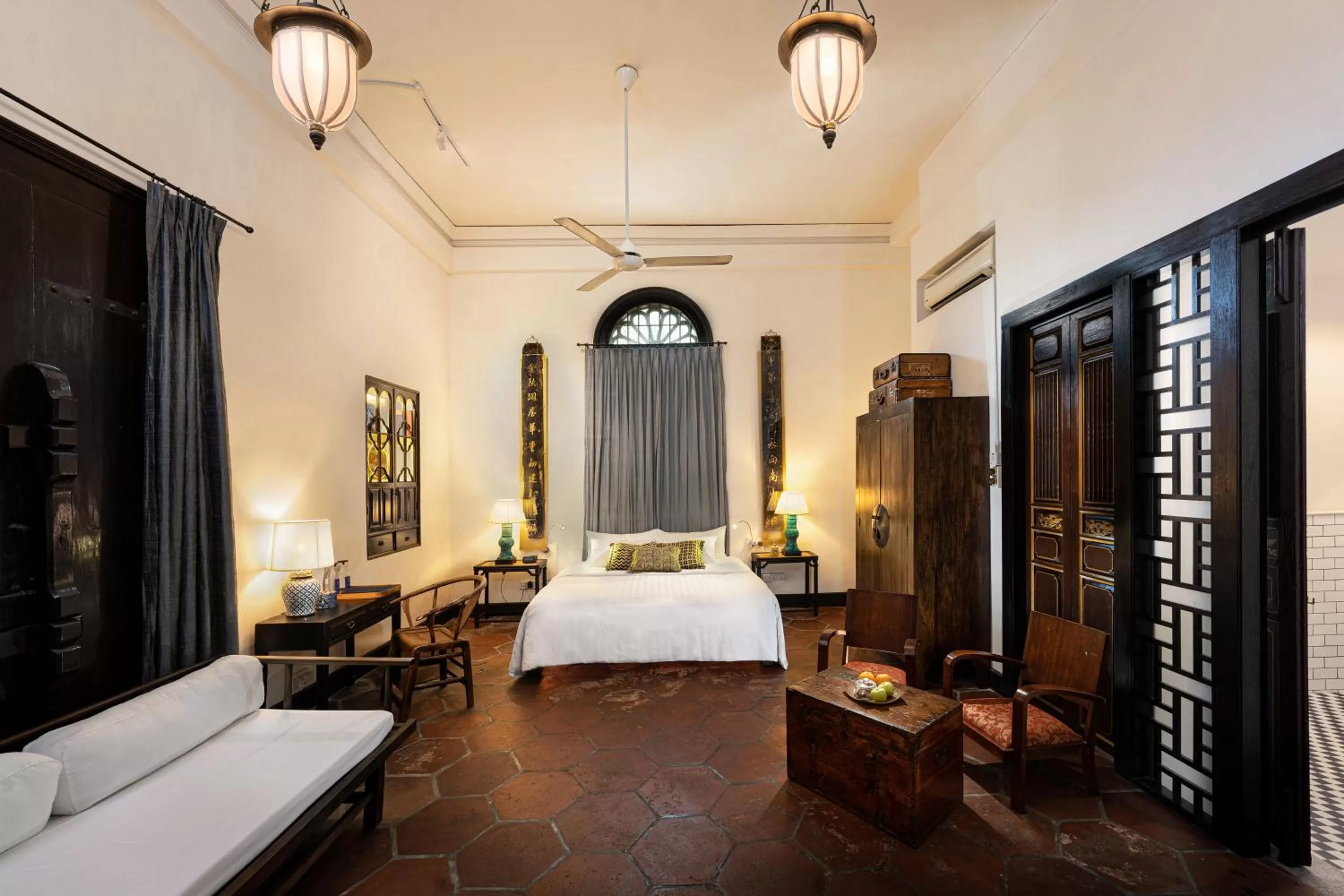 Photo of the whole room, Bed in Cheong Fatt Tze - The Blue Mansion