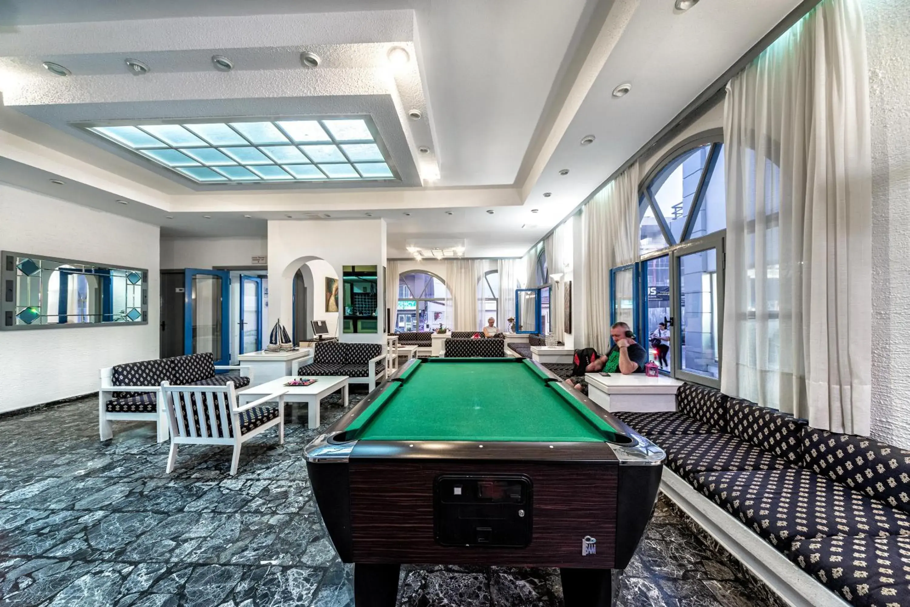 Lobby or reception, Billiards in Hotel Iro