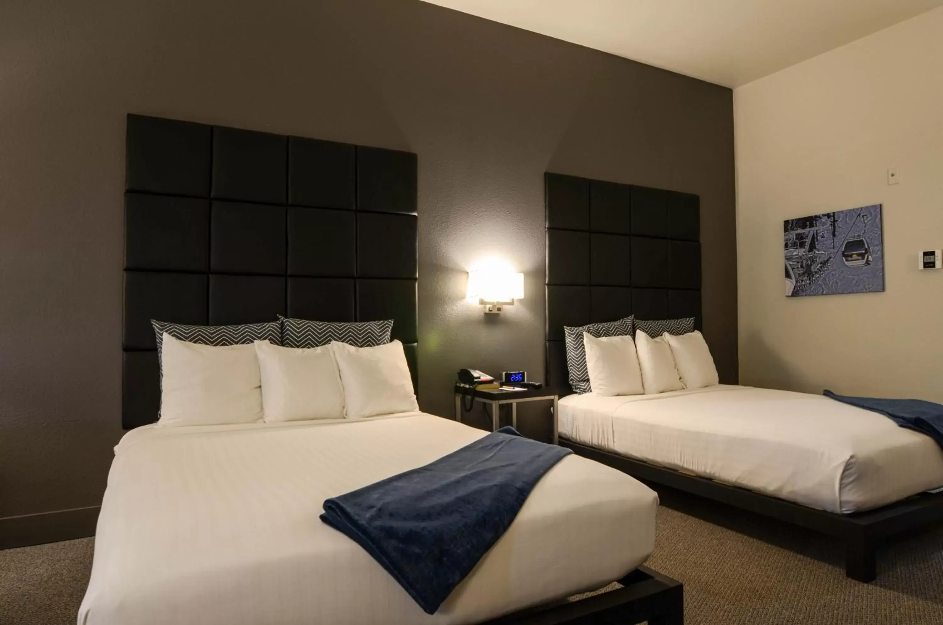 Bedroom, Bed in Wood River Inn & Suite
