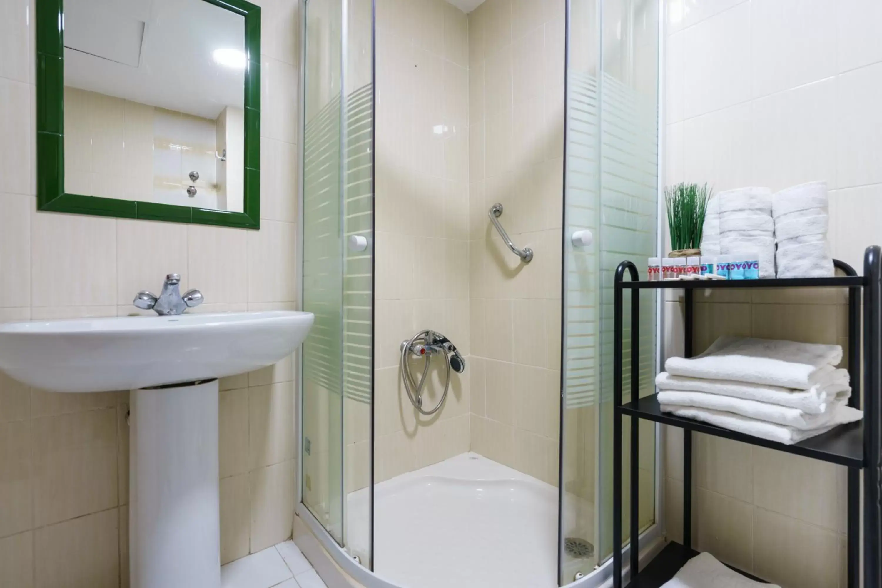 Shower, Bathroom in Hotel Costa Andaluza
