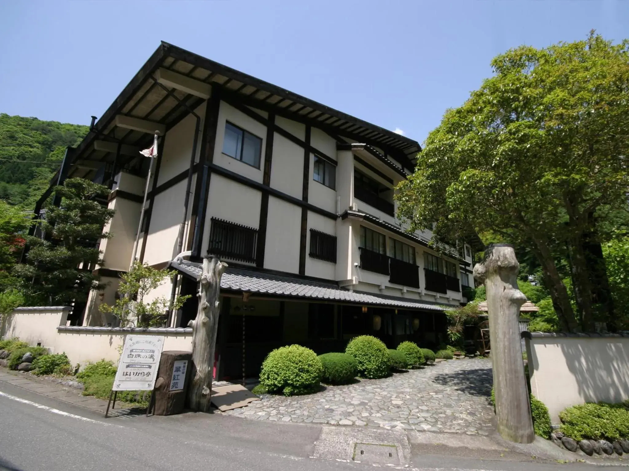 Facade/entrance, Property Building in Suikoen Ryokan