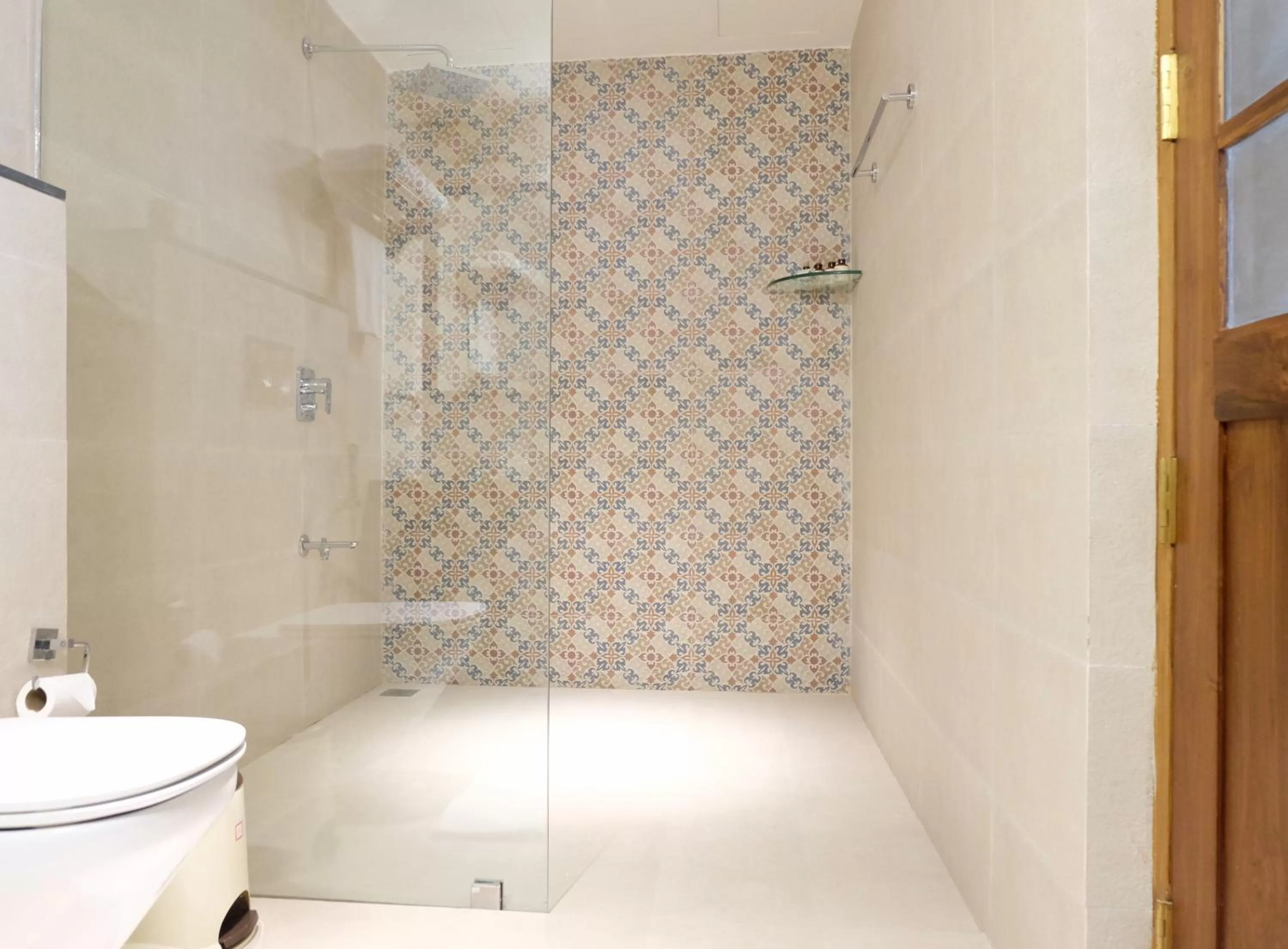 Bathroom in Rockholm at the Light House Beach