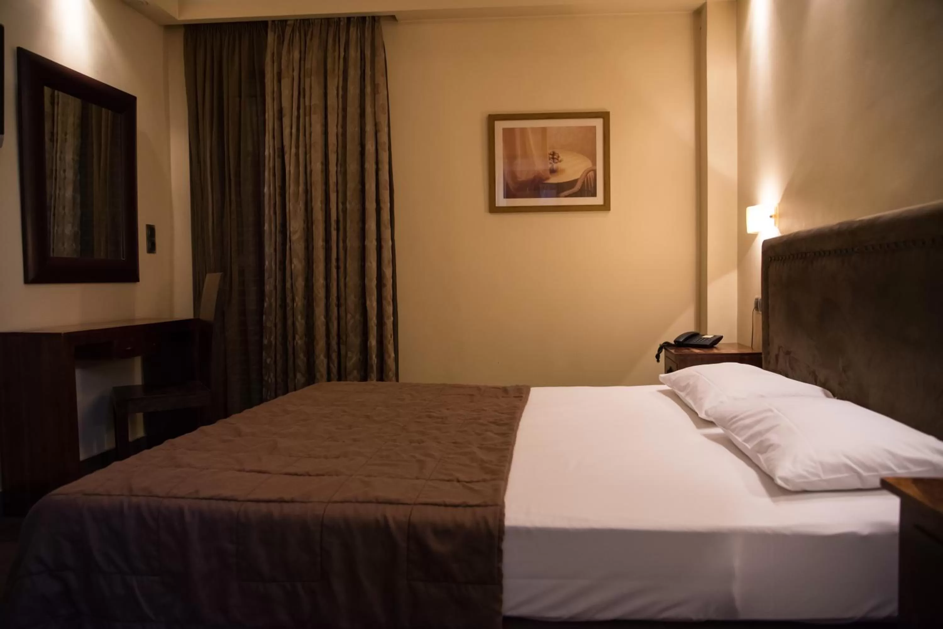 Bed in Hotel Maroussi