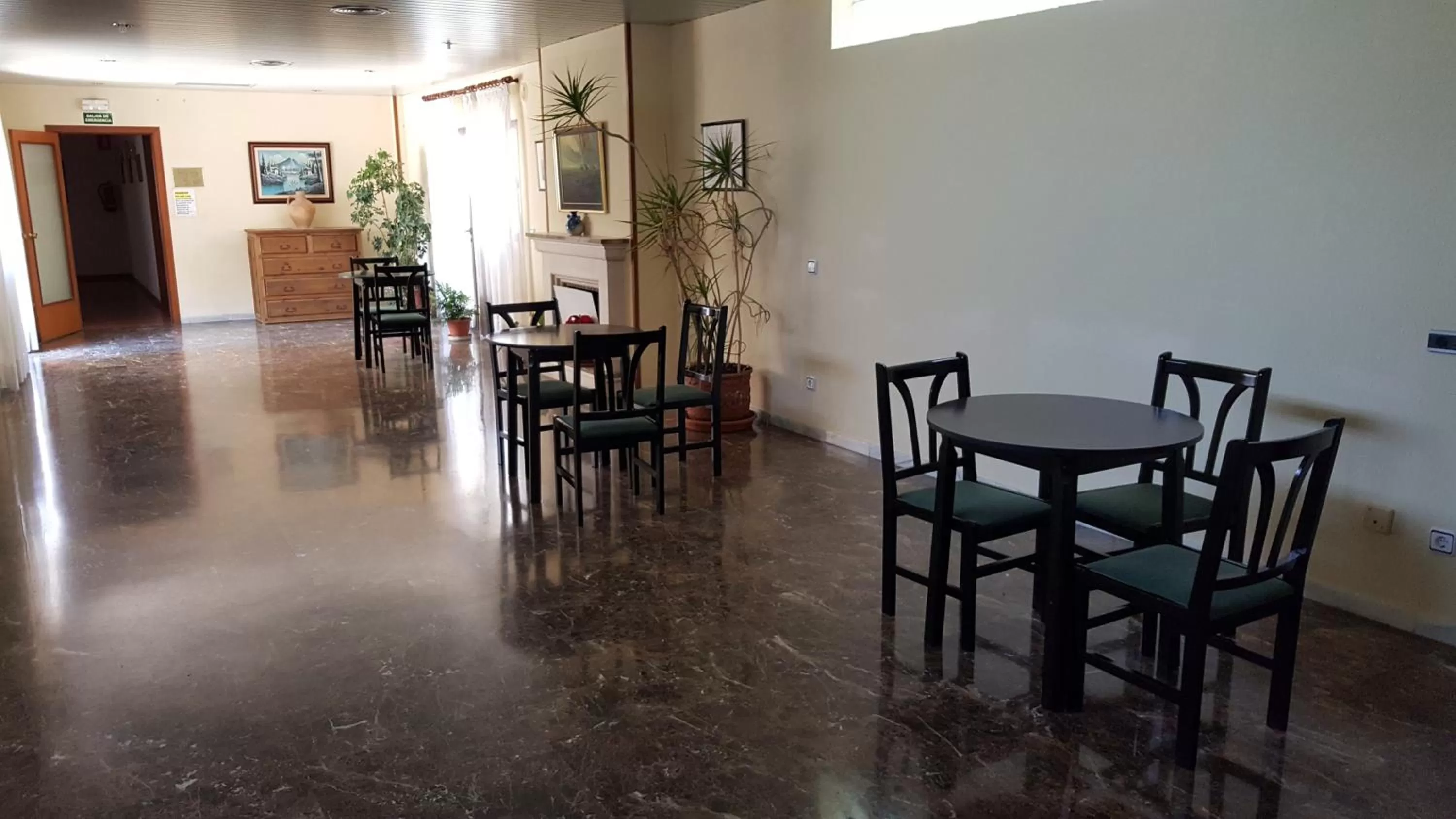 Communal lounge/ TV room in Hotel Reina Isabel