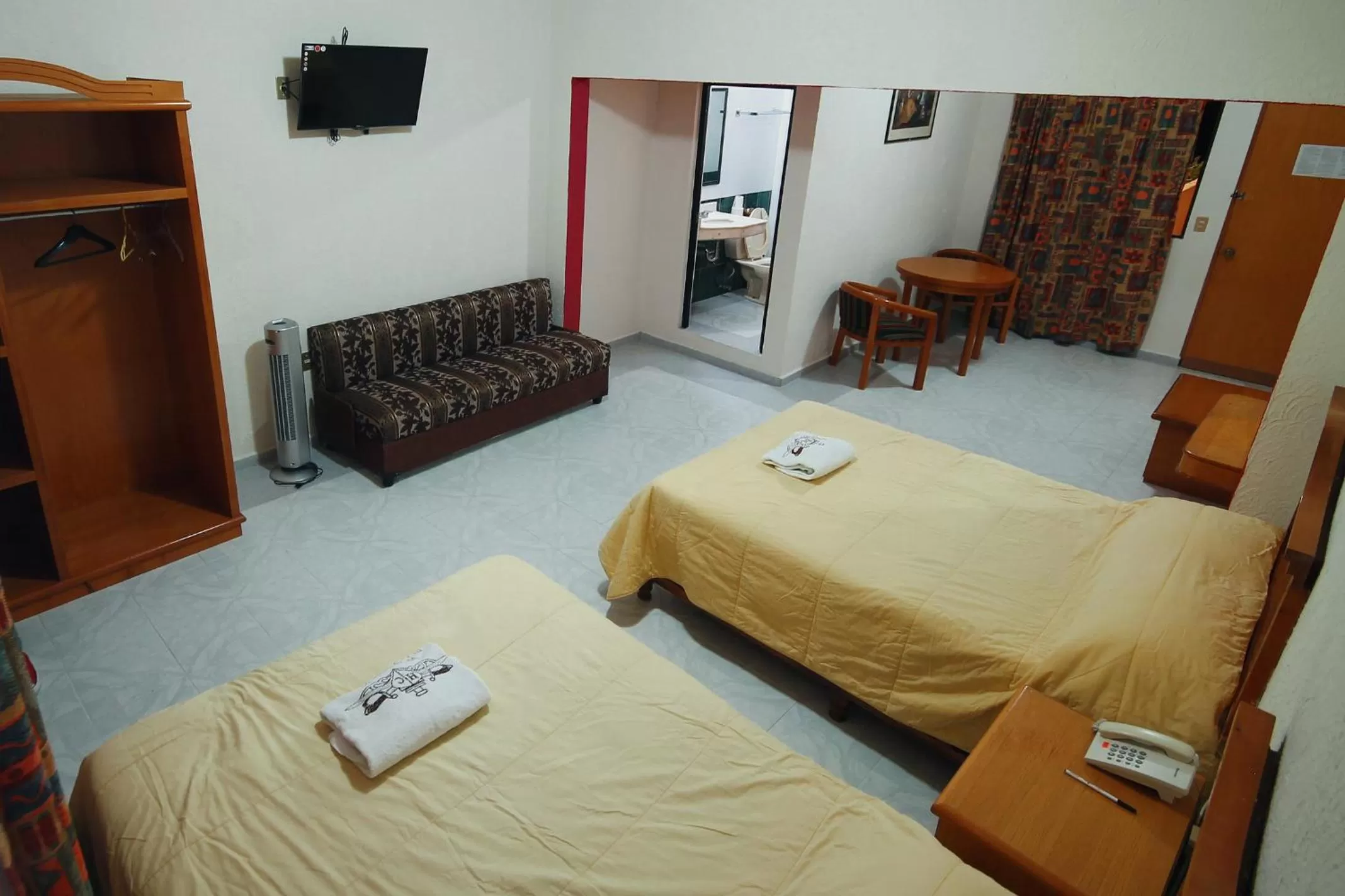 Bed in HOTEL EL CONQUISTADOR MONARCA.