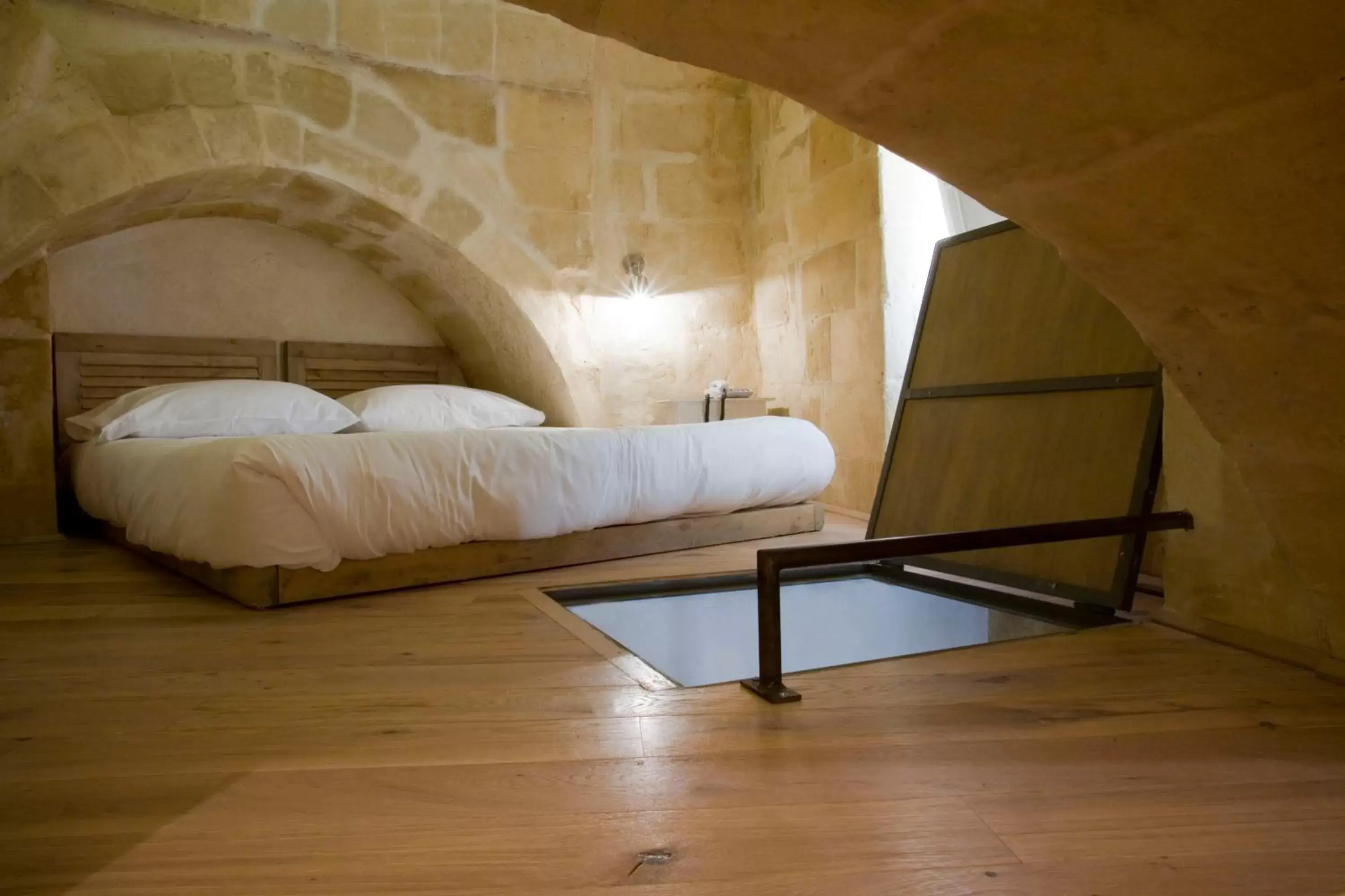 Decorative detail, Bed in L'Hotel In Pietra