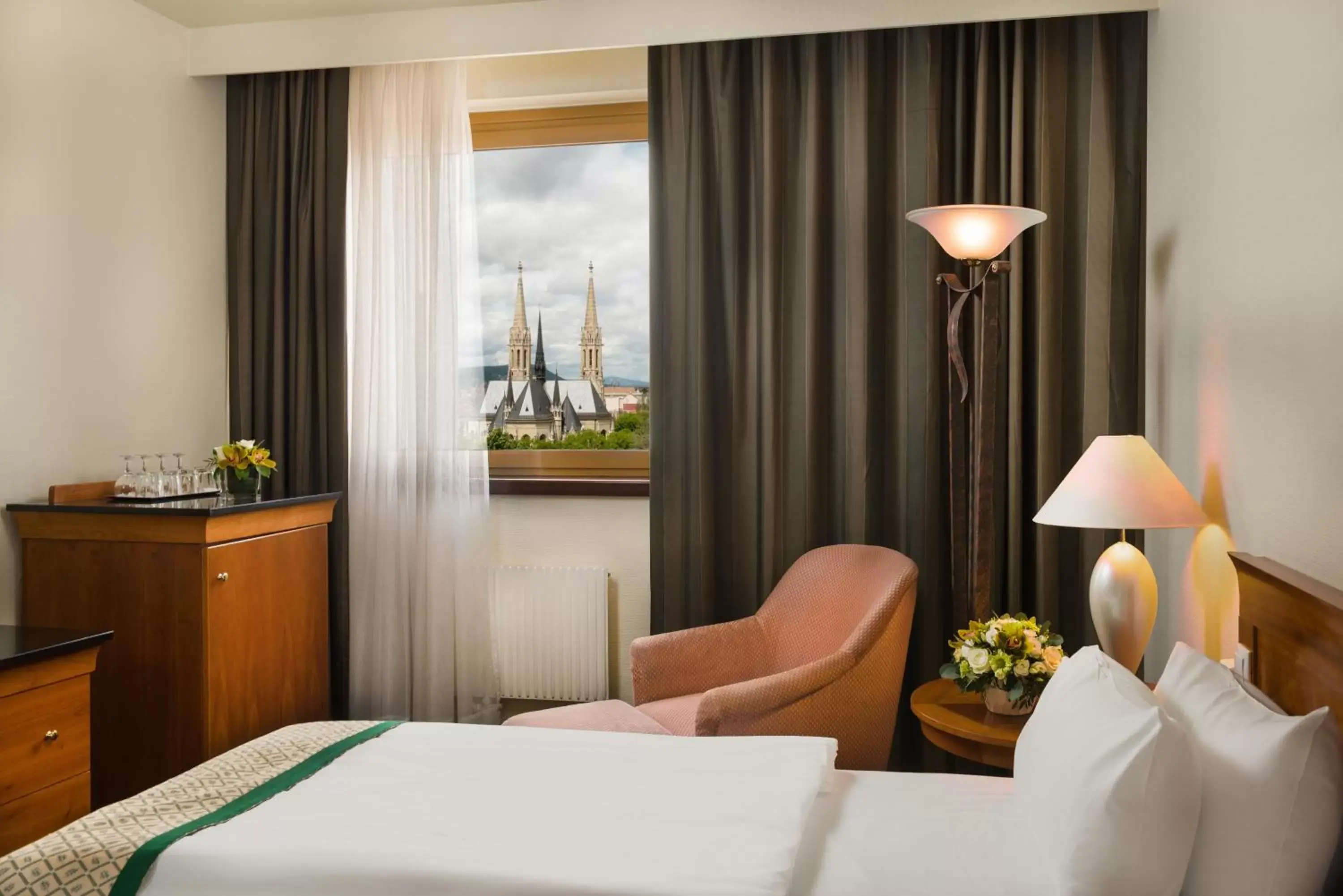 Superior Twin Room in Danubius Hotel Hungaria City Center