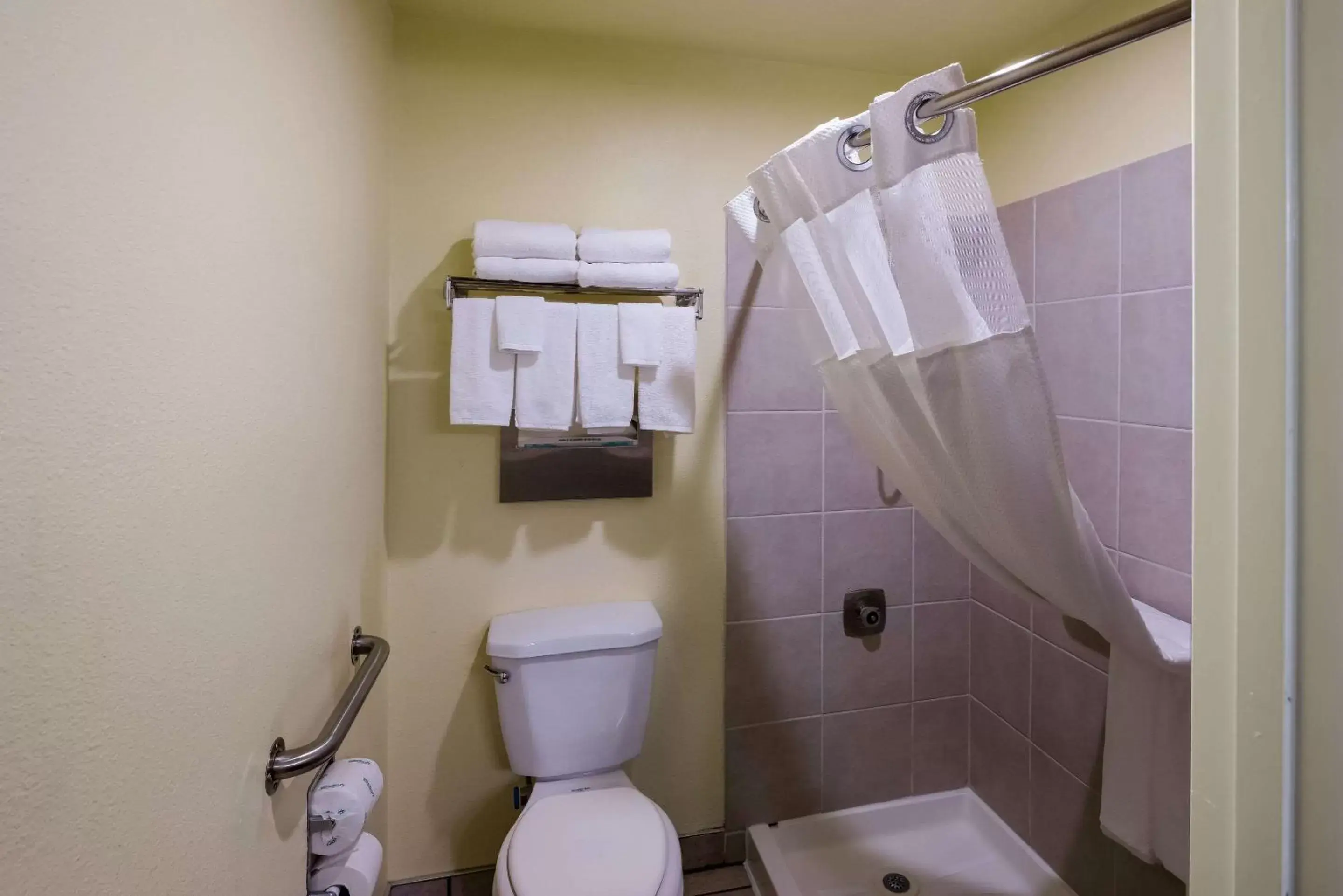 Bedroom, Bathroom in Quality Inn SeaTac Airport-Seattle